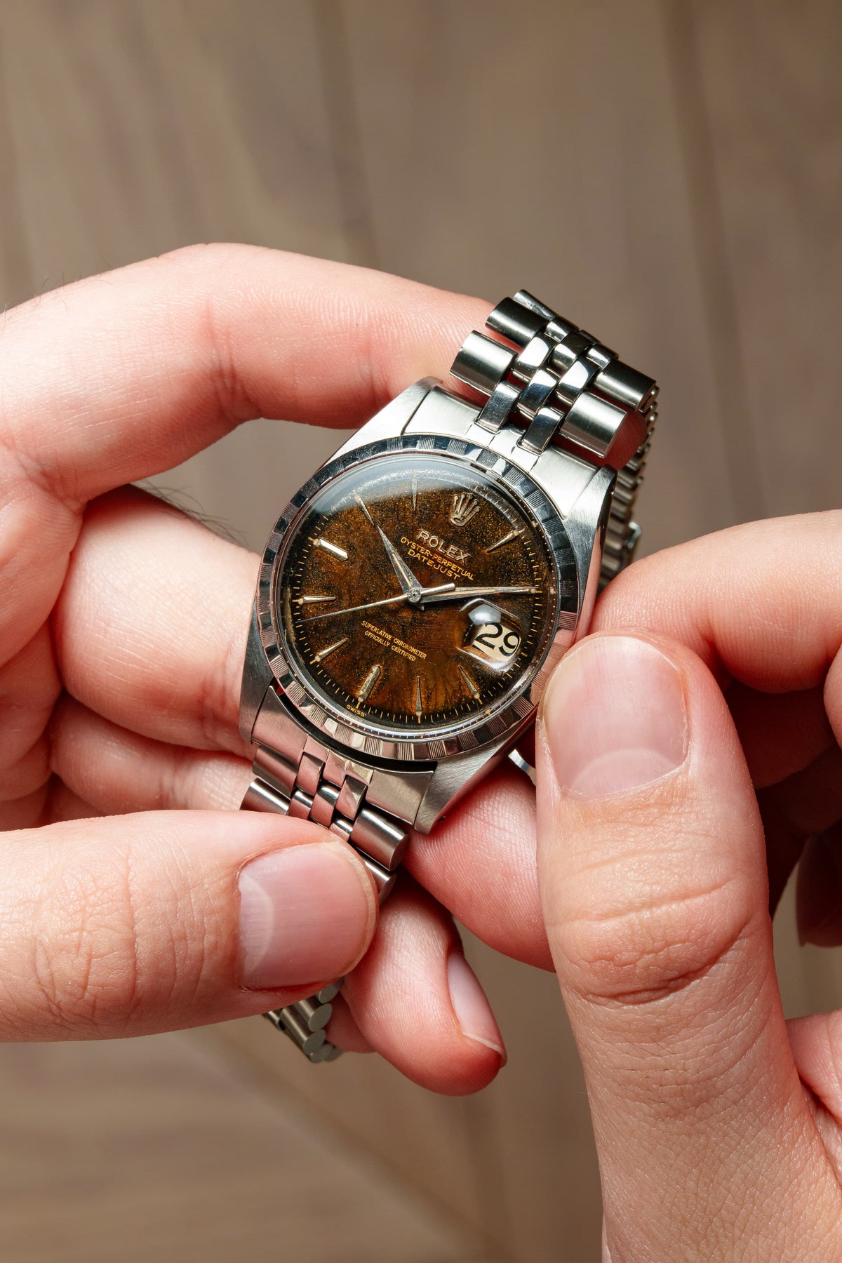 NA1Z Rolex Datejust ref. 6605 스틸, 1959년 – 경이로운 「Tropical」 다이얼 - 라이프스타일