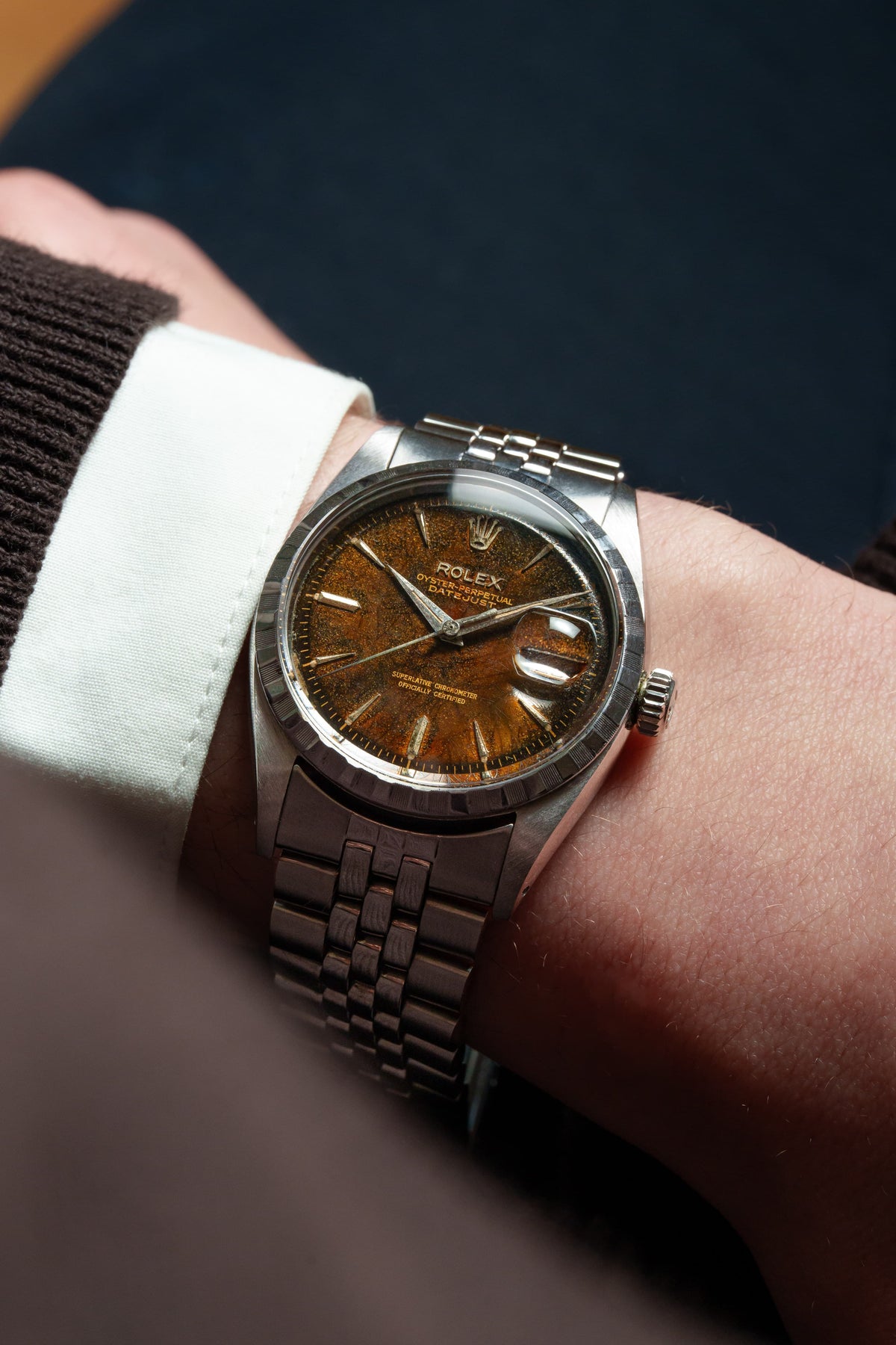 NA1Z Rolex Datejust ref. 6605 스틸, 1959년 – 경이로운 「Tropical」 다이얼 - 손목 착용