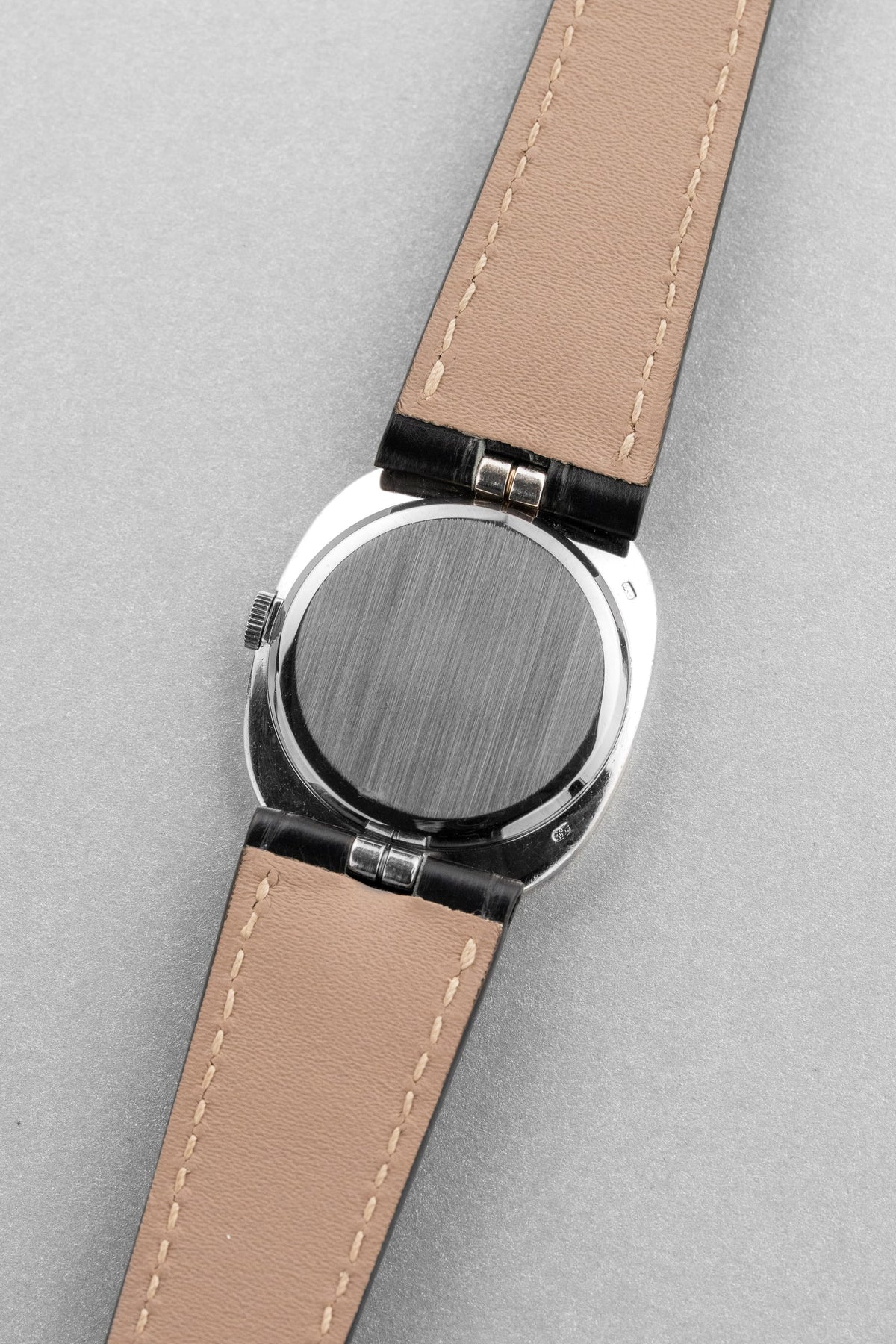 P1VE 卓越罕見 Patek Philippe Ellipse d’Or 型號 3848 白金腕錶，1992-1993 年——藍色 Sigma 字盤 + 品相絕佳 - 背面