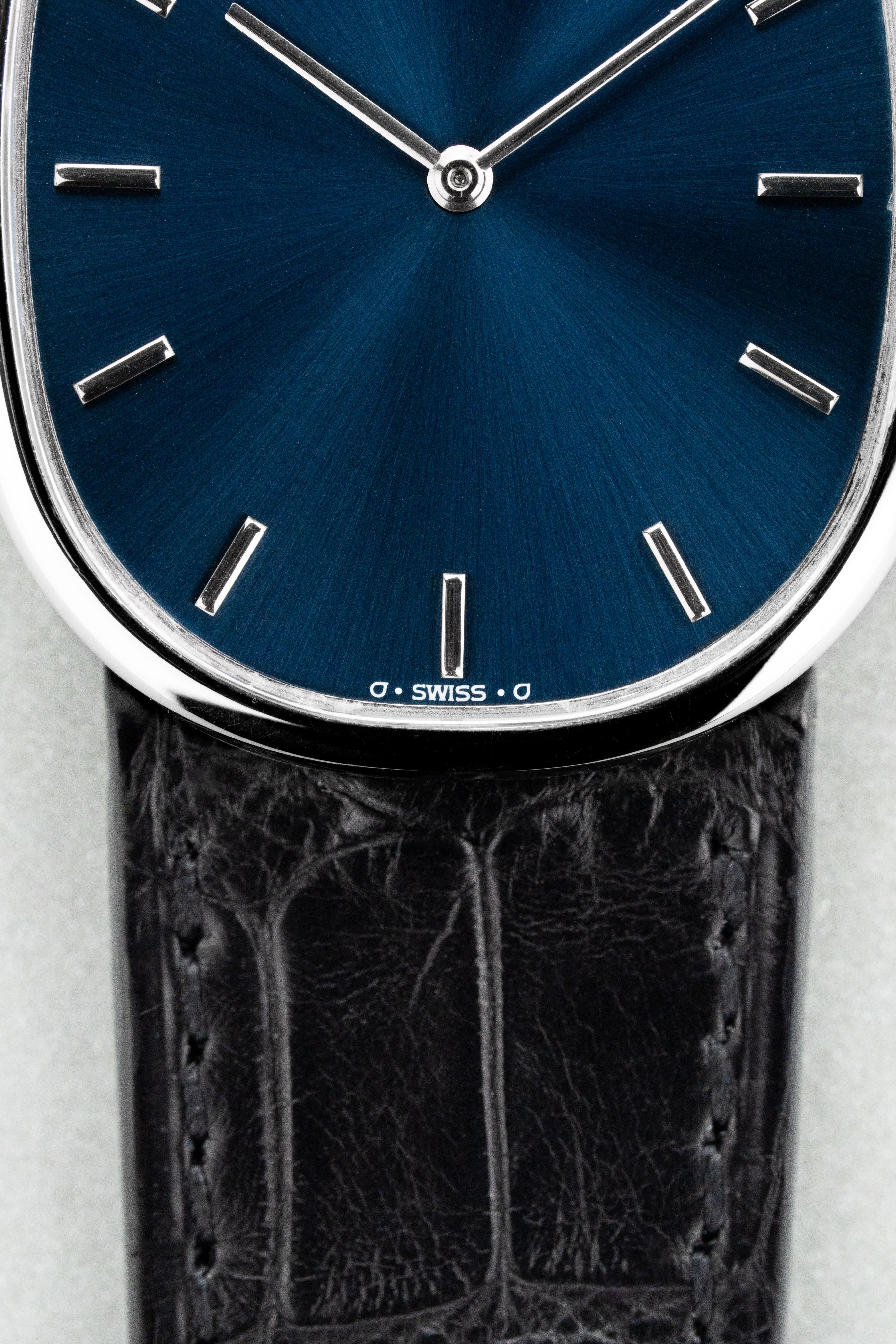 P1VE Великолепные и редкие Patek Philippe Ellipse d’Or ref. 3848 из белого золота 1992–1993 гг. — синий циферблат Sigma + идеальное состояние - Циферблат