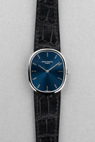 P1VE 卓越罕見 Patek Philippe Ellipse d’Or 型號 3848 白金腕錶，1992-1993 年——藍色 Sigma 字盤 + 品相絕佳 - 正面