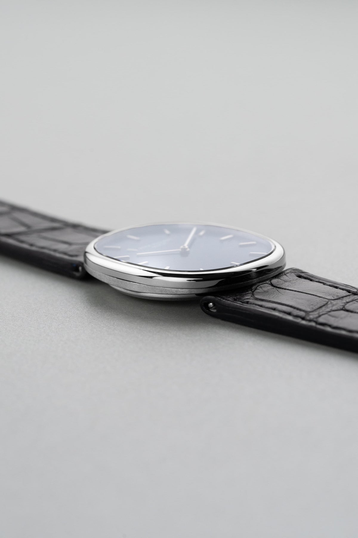 P1VE 卓越罕見 Patek Philippe Ellipse d’Or 型號 3848 白金腕錶，1992-1993 年——藍色 Sigma 字盤 + 品相絕佳 - 左側