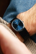 P1VE 卓越罕見 Patek Philippe Ellipse d’Or 型號 3848 白金腕錶，1992-1993 年——藍色 Sigma 字盤 + 品相絕佳 - 上手照