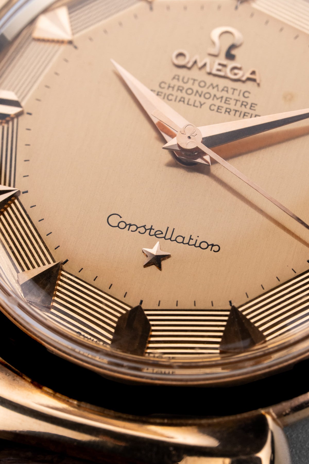 PKNA Superb and Rare Omega Constellation Grand Luxe Ref. 2930 SC in Rose Gold, circa 1956 - Dial