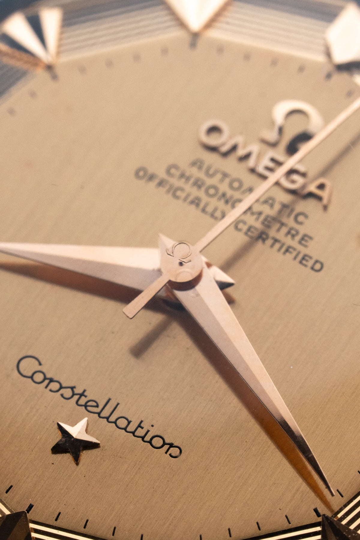 PKNA Superb and Rare Omega Constellation Grand Luxe Ref. 2930 SC in Rose Gold, circa 1956 - Dial
