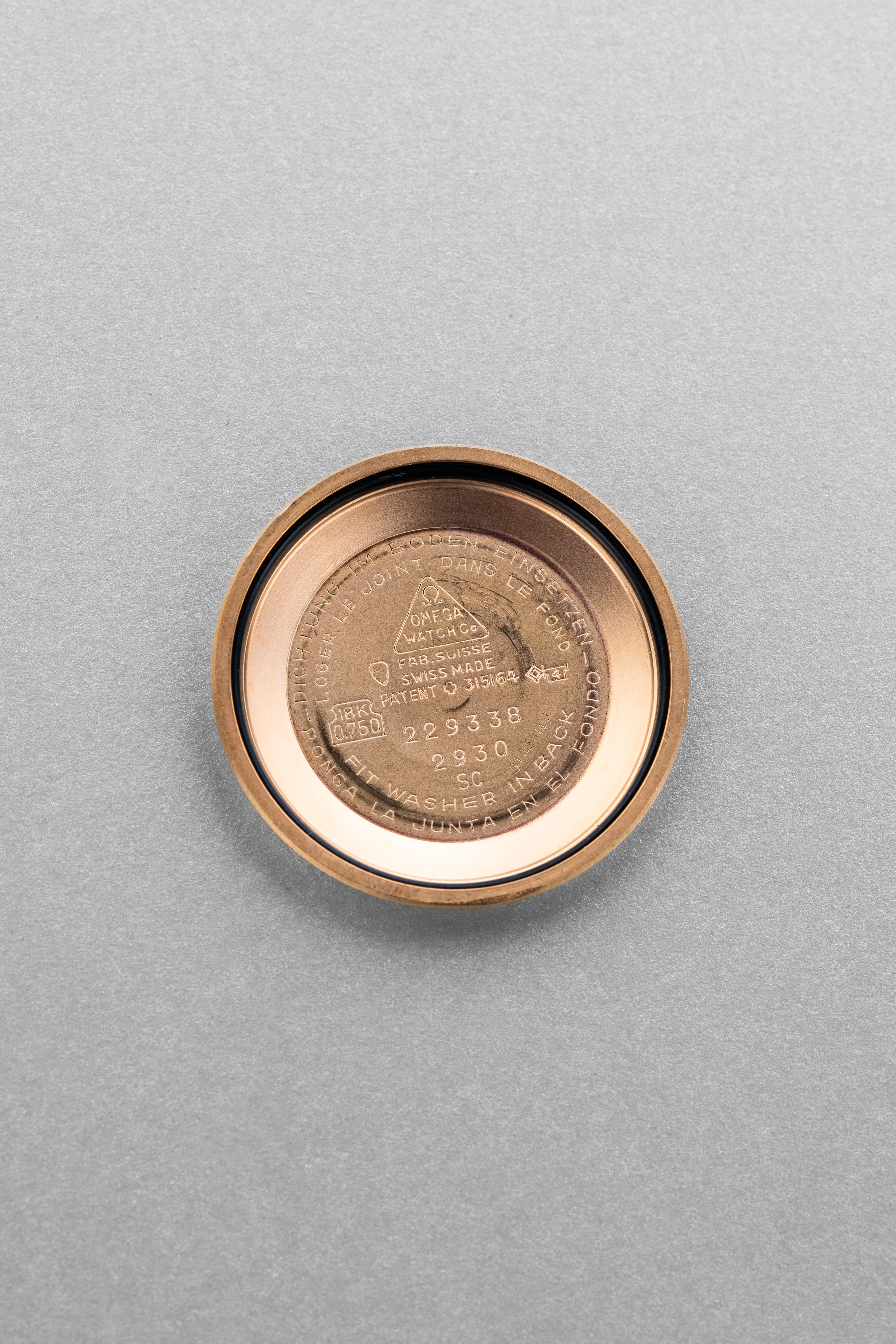 PKNA Superbe et Rare Omega Constellation Grand Luxe réf. 2930 SC en or rose, circa 1956 - Inside case back