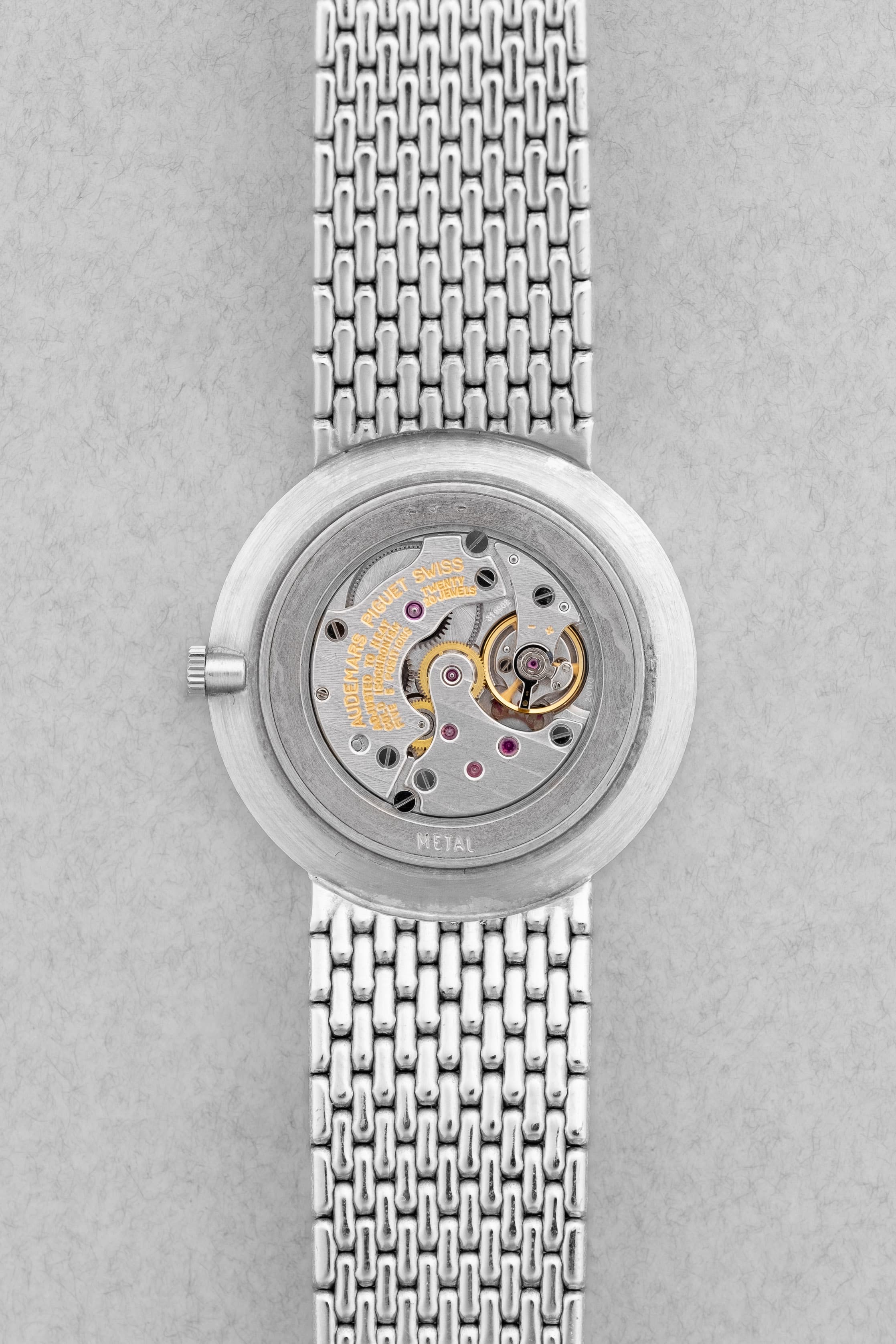 PPRQ-pl Superbe Audemars Piguet « Diamants et Saphirs » en or blanc à bracelet intégré, circa 1989 - Movement