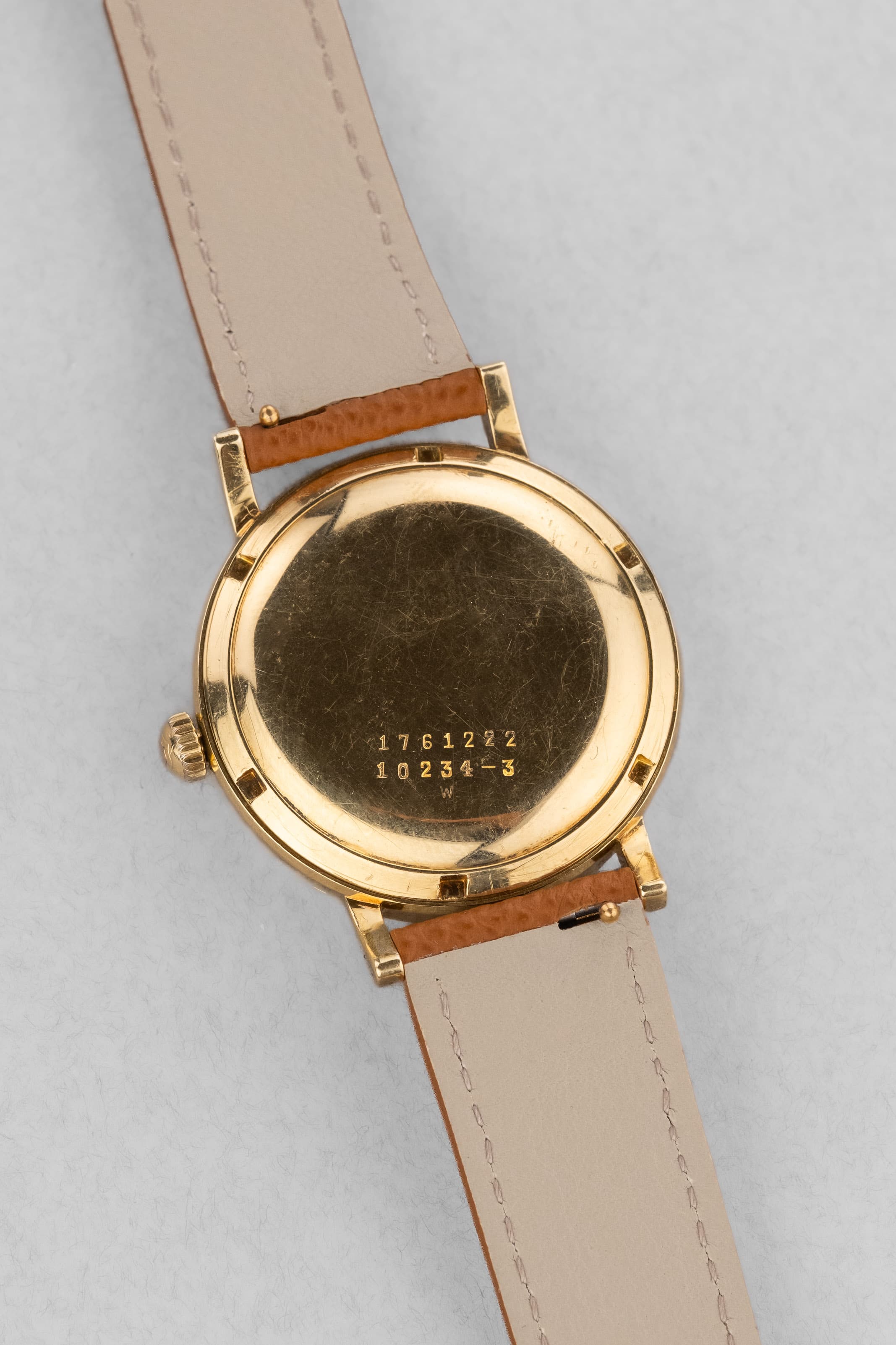 PRUL Superbe Universal Genève Polerouter De Luxe « Caramel Tropical » en or jaune, réf. 10234-3, circa 1955 - Back