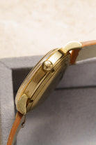 PRUL Splendido Universal Genève Polerouter De Luxe « Caramel Tropical » in oro giallo, ref. 10234-3, circa 1955 - Lato destro