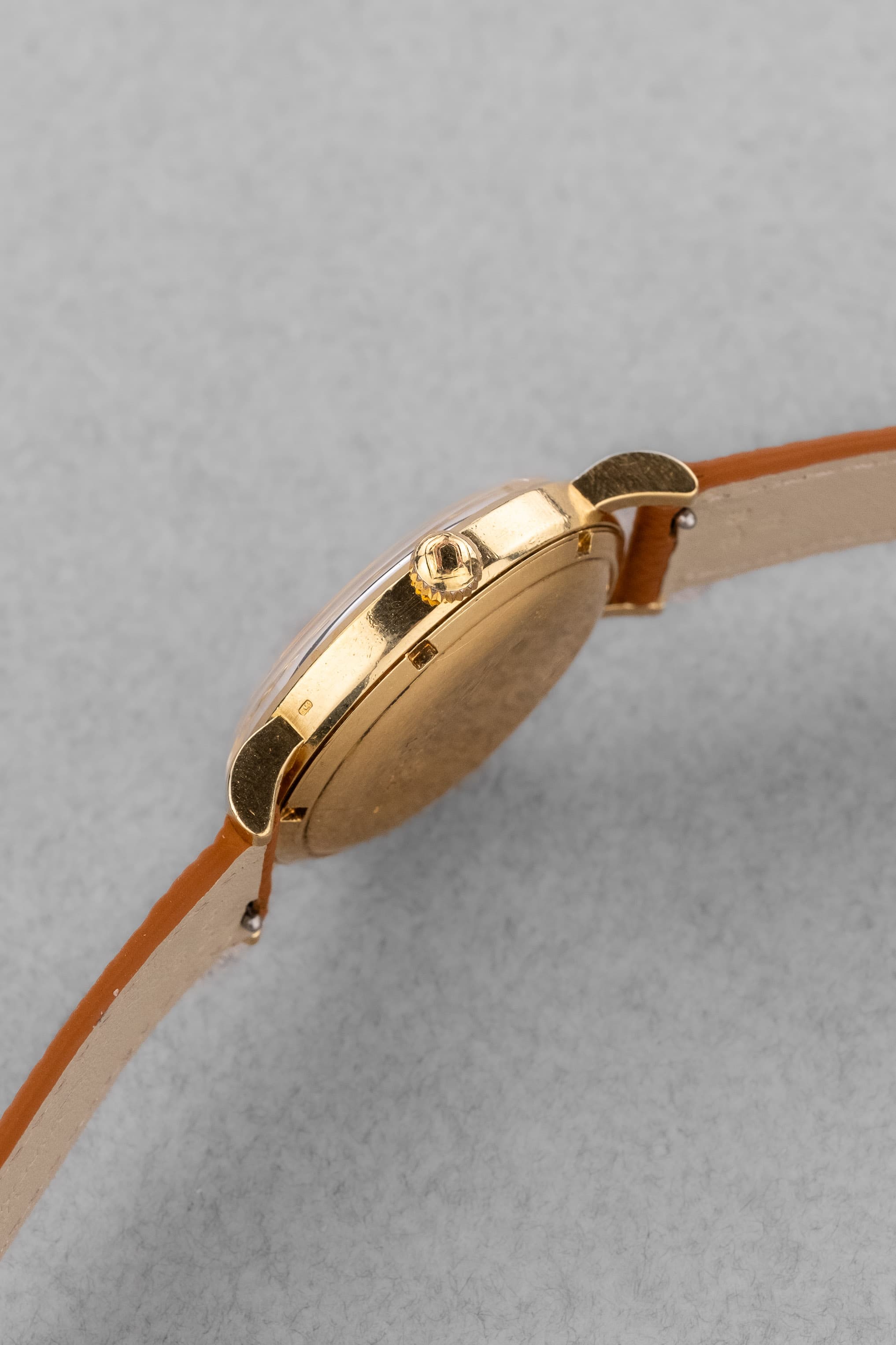 PRUL Superbe Universal Genève Polerouter De Luxe « Caramel Tropical » en or jaune, réf. 10234-3, circa 1955 - Right side