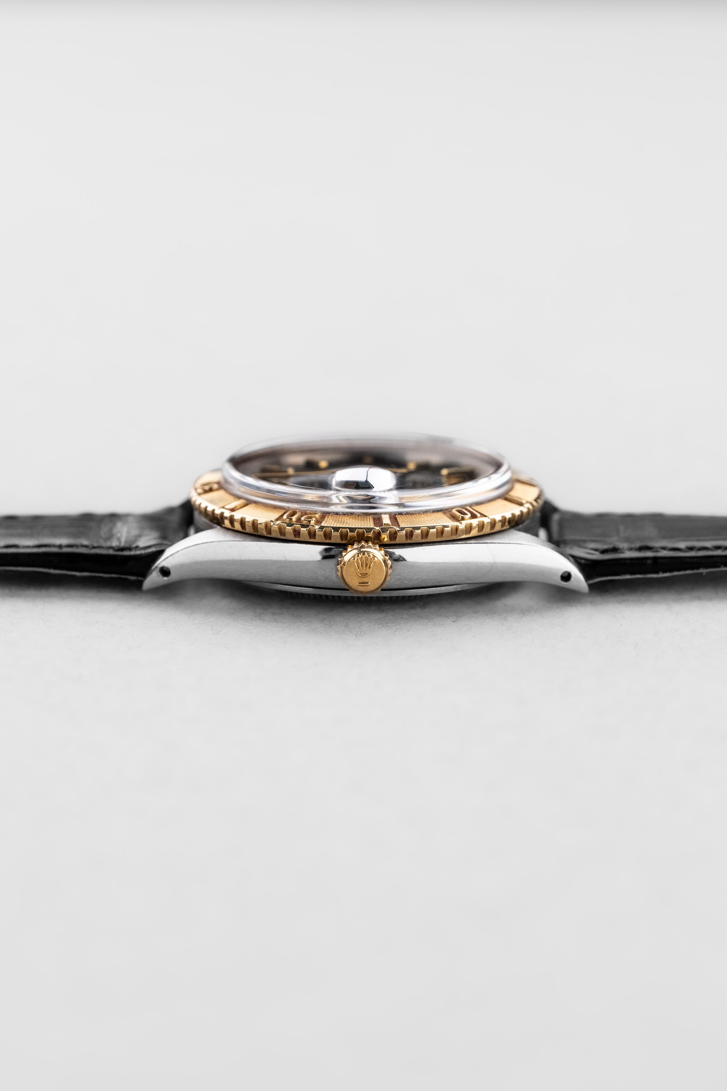 PVMQ Rolex Datejust Turn-O-Graph « Thunderbird » réf. 1625 en acier et or jaune, de 1971 - Right side