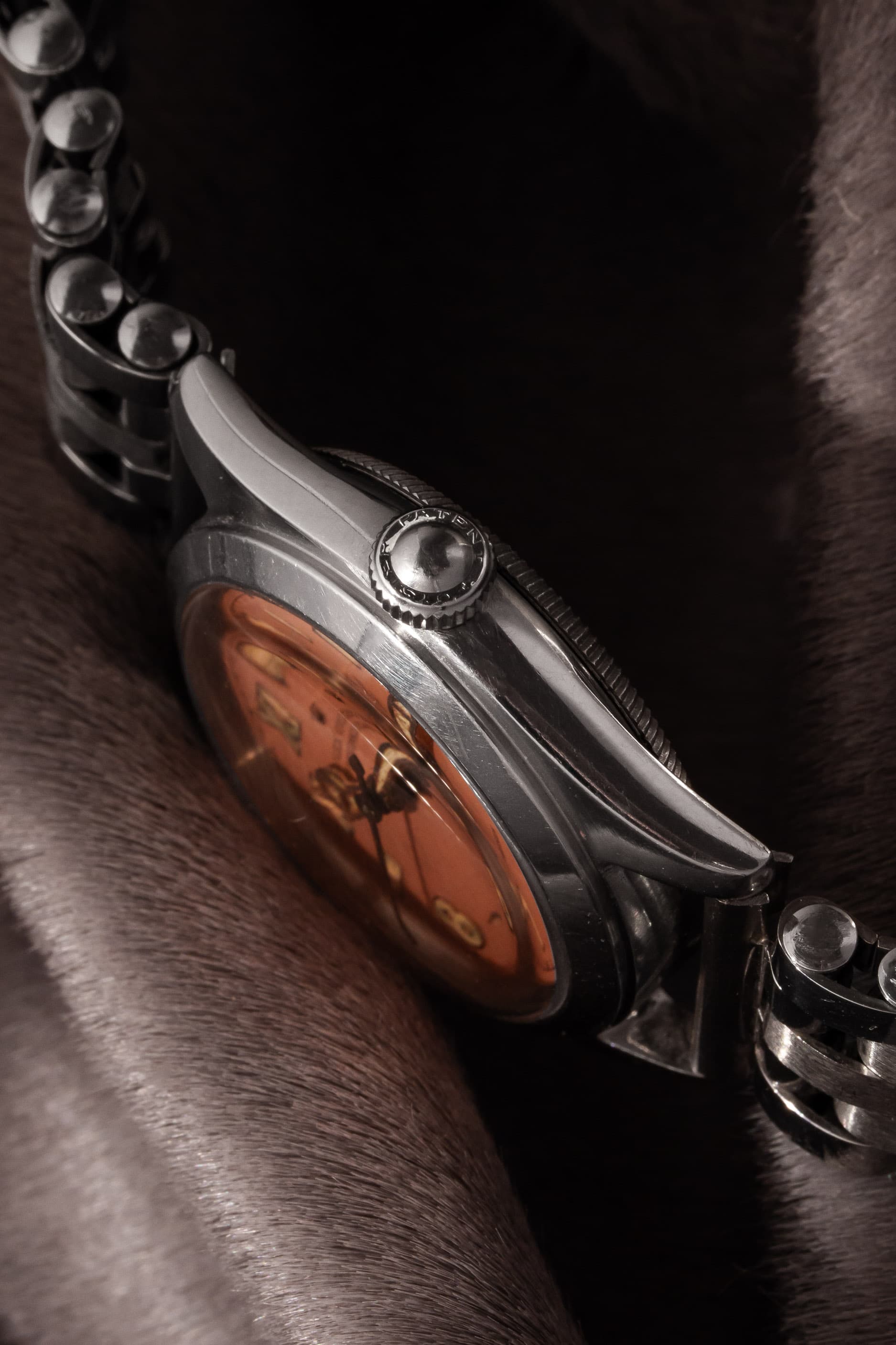 PVZW Superbe et Rare Rolex Speedking réf. 4220 de 1943 – Cadran « Salmon California » au Radium, Flat Back - Right side