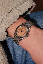 PVZW Soberbo e Raro Rolex Speedking ref. 4220 de 1943 – Mostrador « Salmon California » em Radium, Flat Back - Wristshot