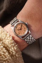 PVZW Soberbo e Raro Rolex Speedking ref. 4220 de 1943 – Mostrador « Salmon California » em Radium, Flat Back - Wristshot