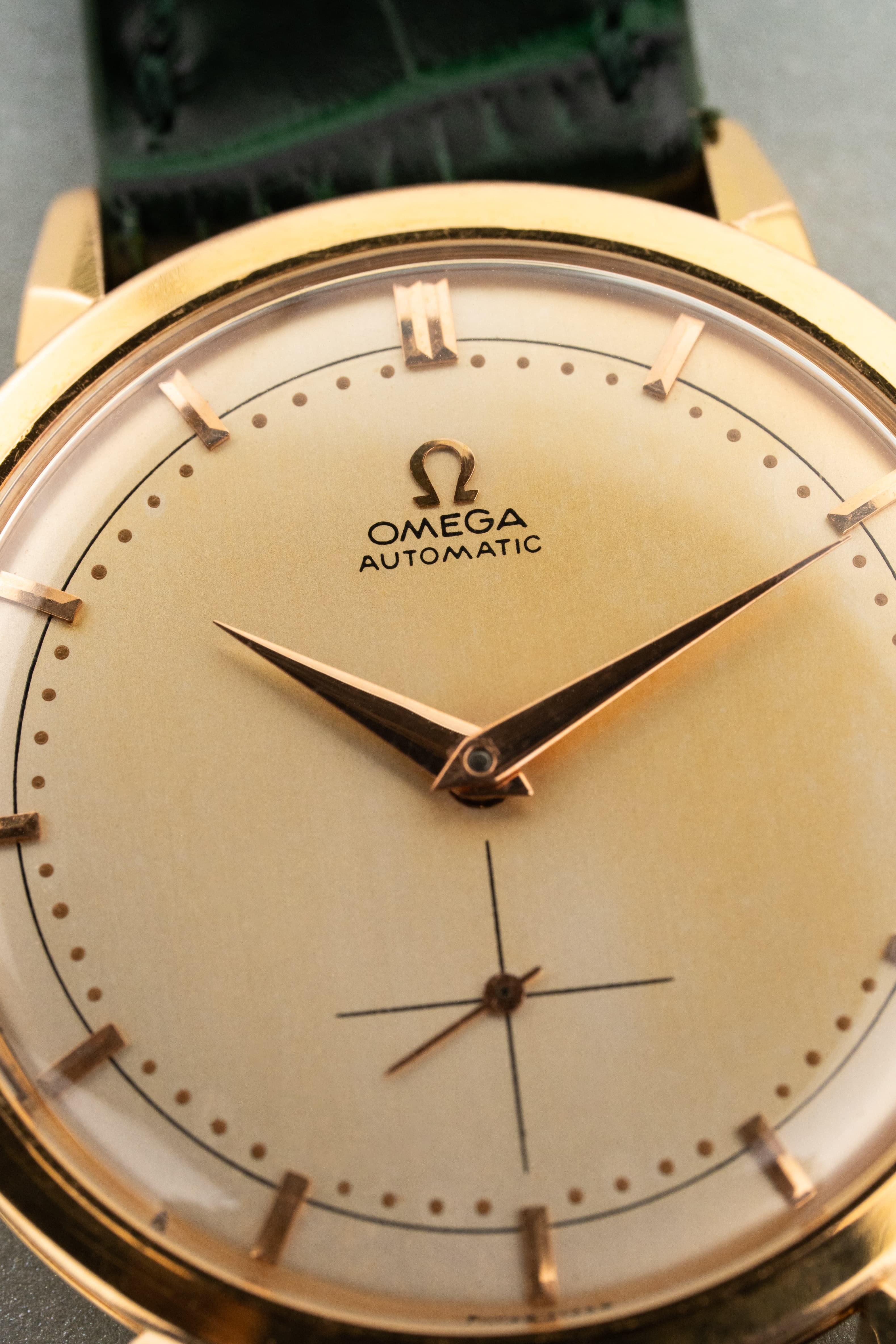 QAUA Rare Omega « Jumbo Automatic » réf. 2861 en or jaune, circa 1955 - Dial