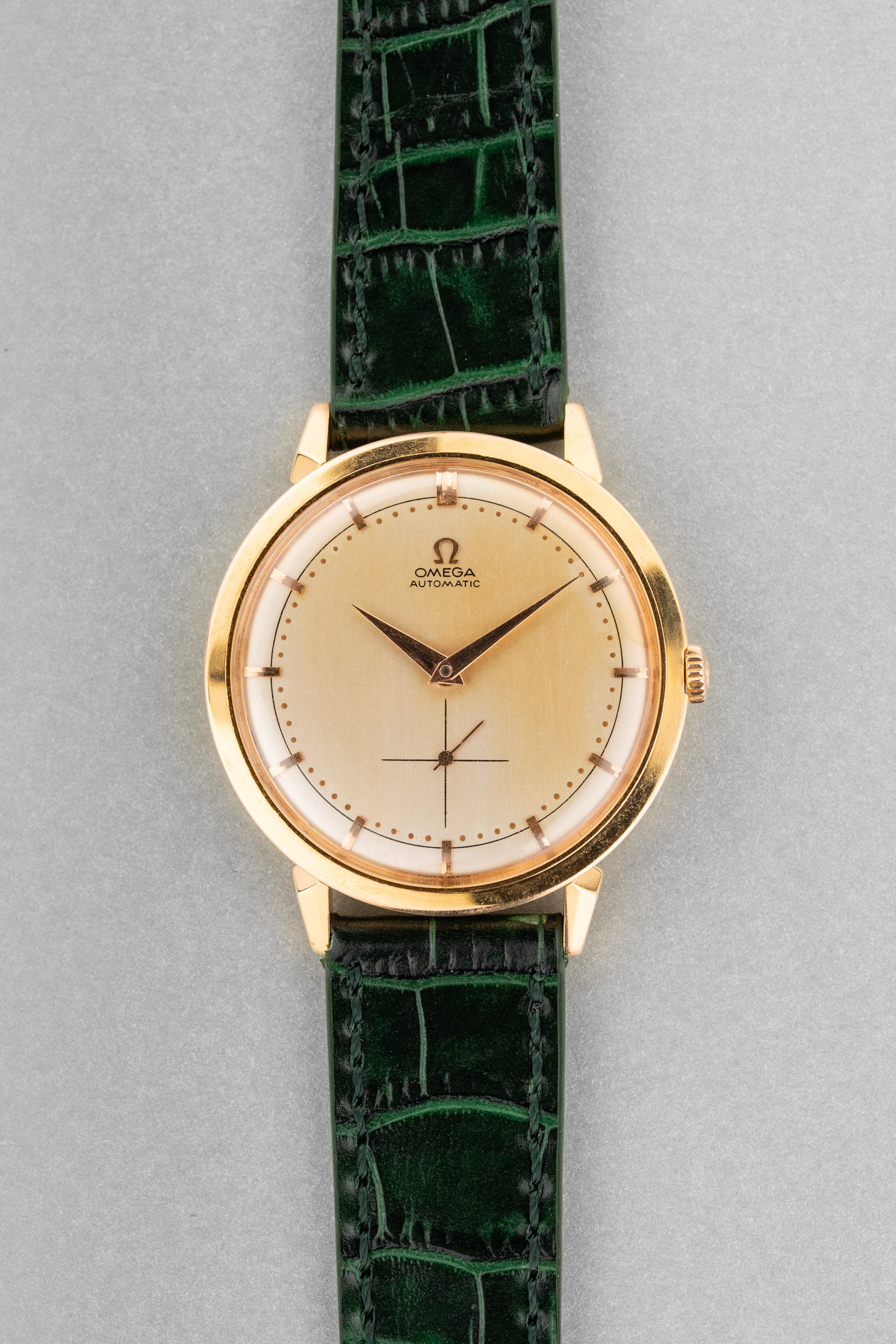 QAUA Rare Omega « Jumbo Automatic » réf. 2861 en or jaune, circa 1955 - Front