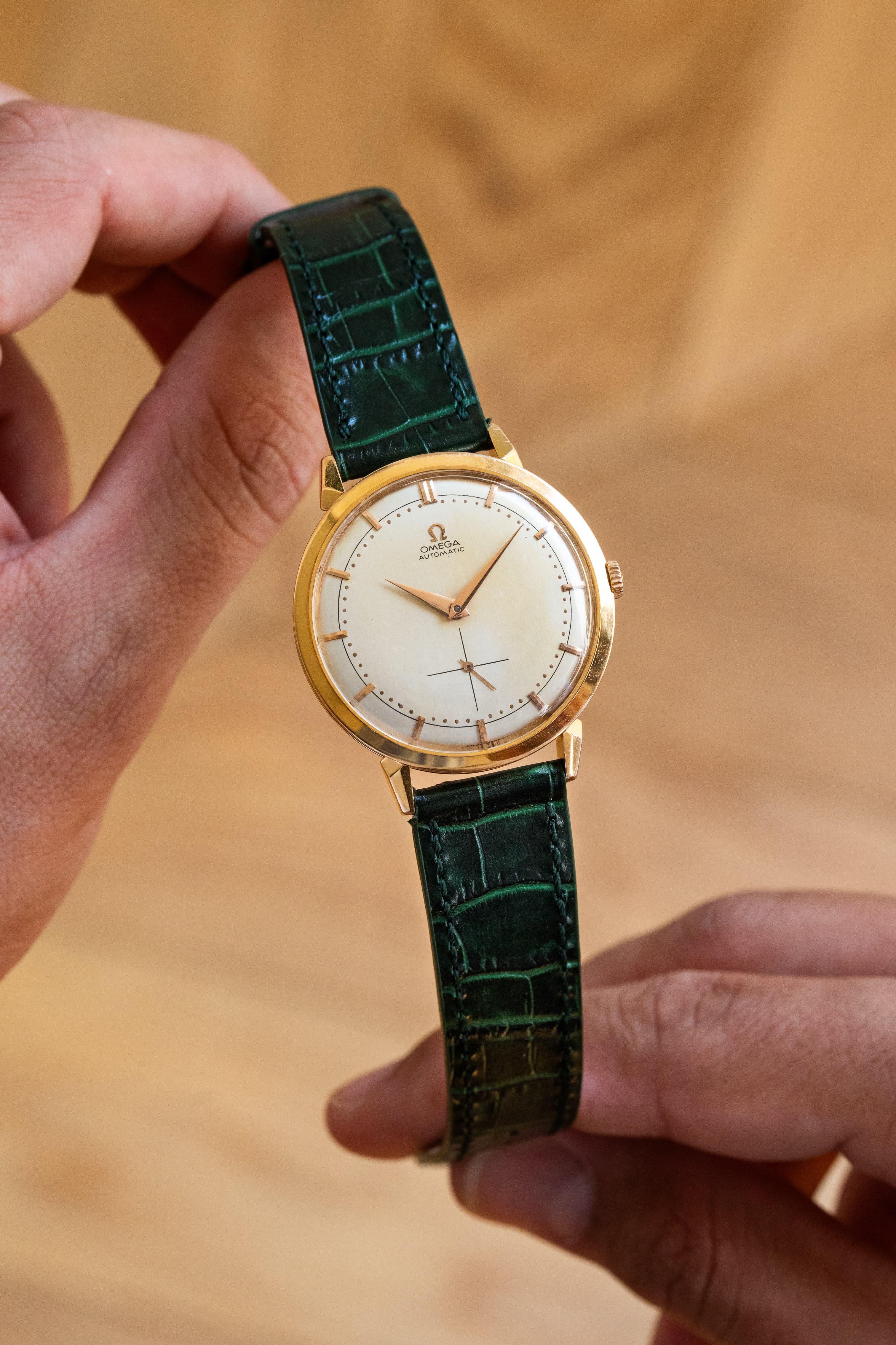 QAUA Rare Omega « Jumbo Automatic » réf. 2861 en or jaune, circa 1955 - Lifestyle
