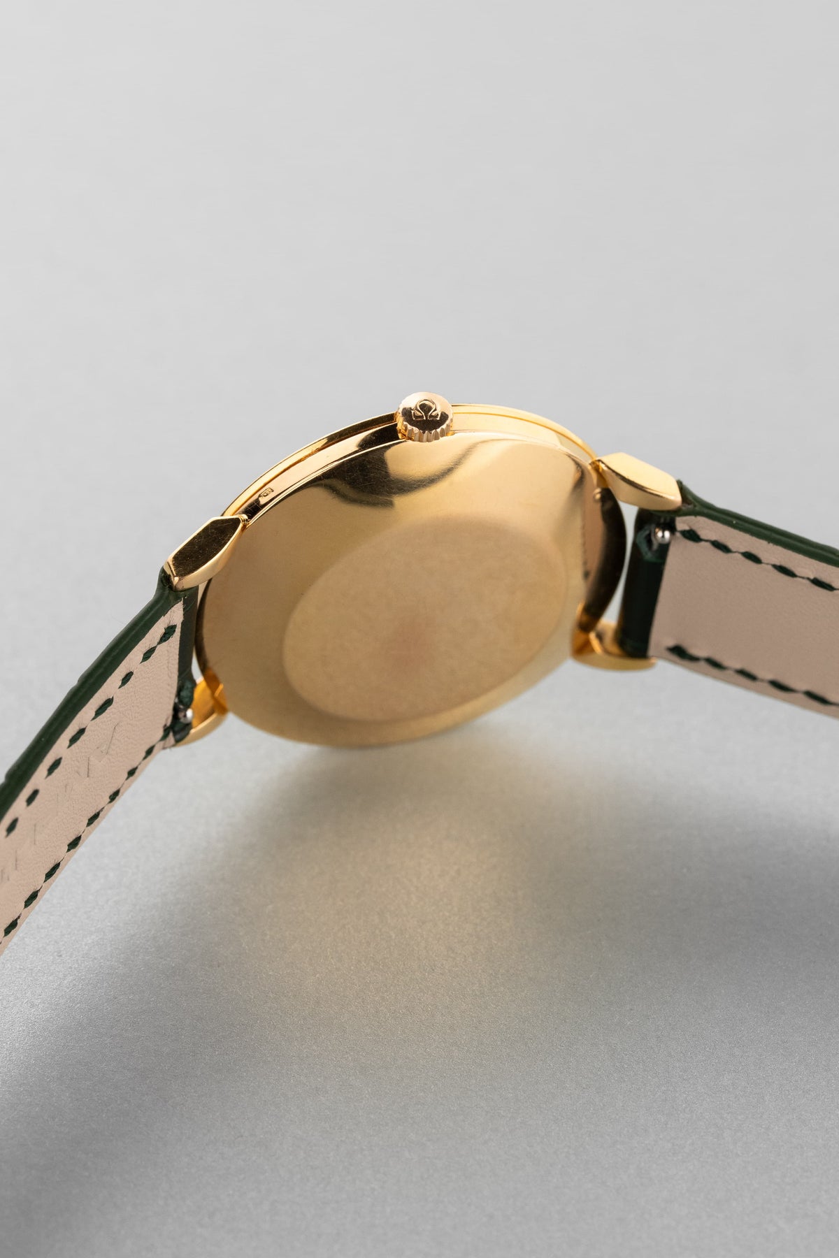QAUA Rare Omega “Jumbo Automatic” Ref. 2861 in Yellow Gold, circa 1955 - Right side