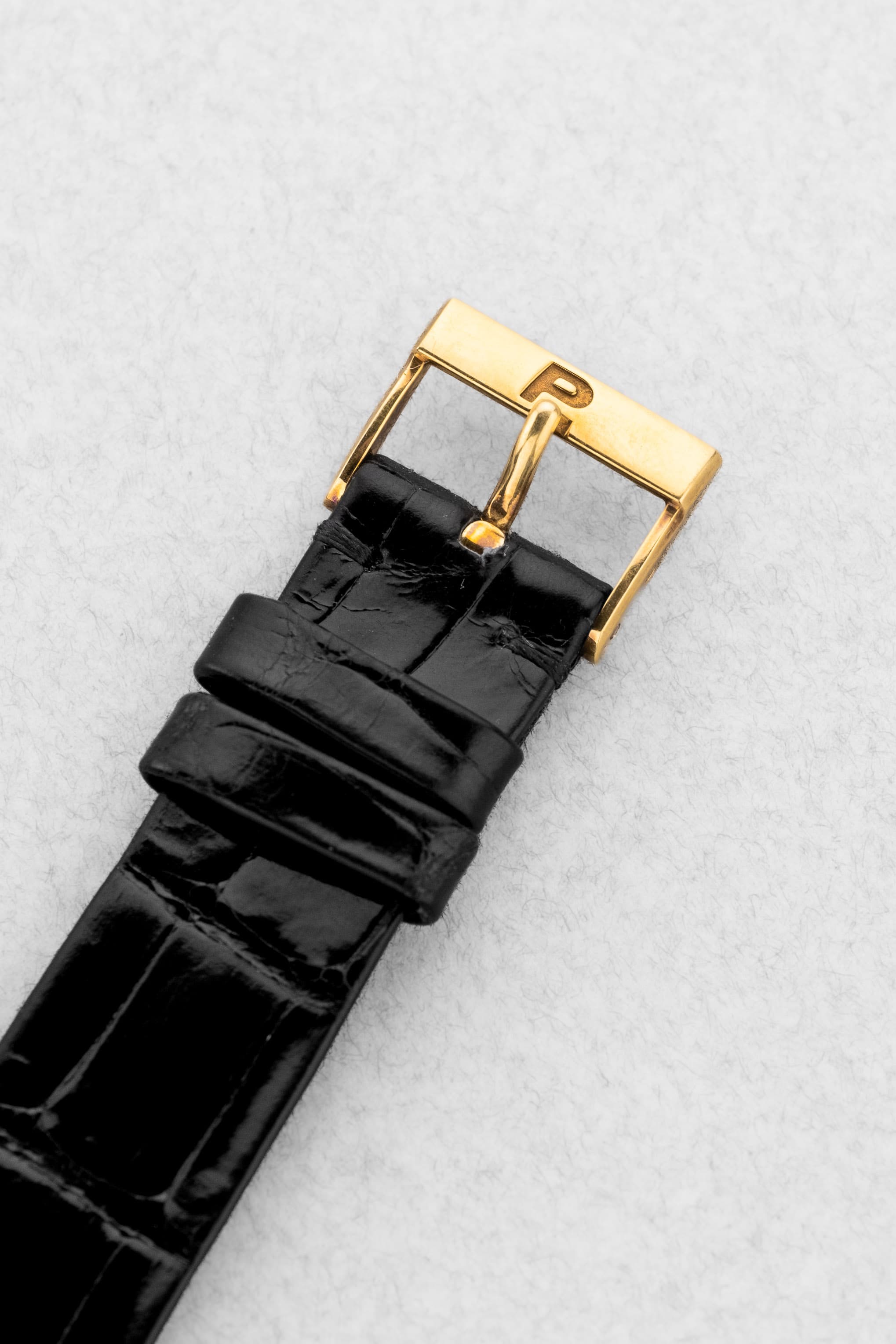 QKMY Rare Piaget « Tank Clous de Paris » réf. 9151 en or jaune et onyx, circa 1975 – Parfaite - Buckle Outside