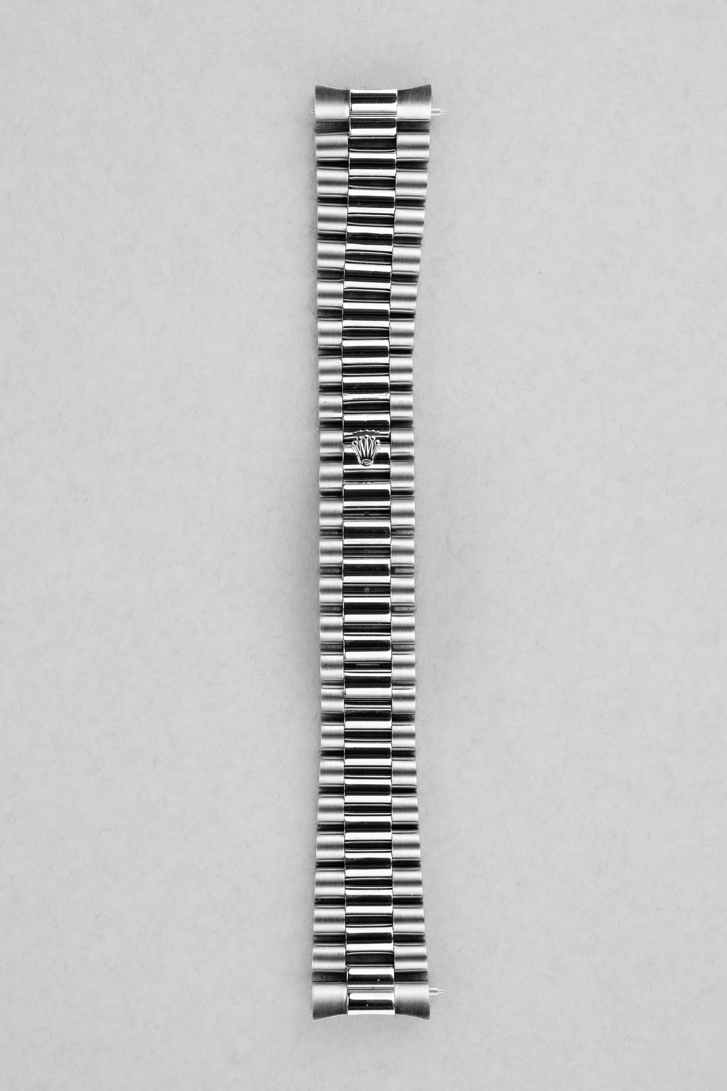 QLZP-8i Rolex Day-Date réf. 18239A en or blanc et diamants de 1992 – Garantie d'origine Wempe - Bracelet Front