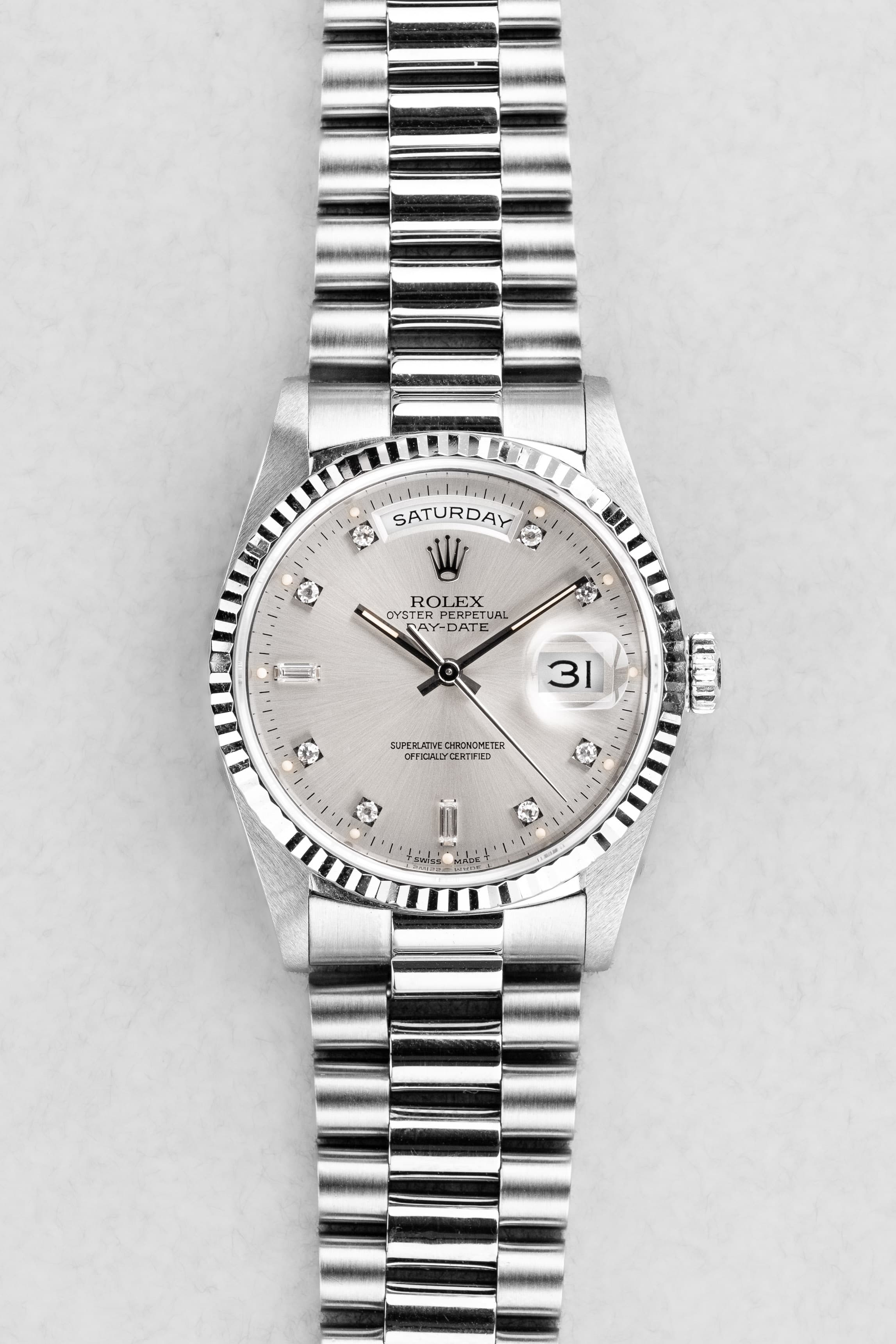 QLZP-cQ Rolex Day-Date réf. 18239A en or blanc et diamants de 1992 – Garantie d'origine Wempe - Front