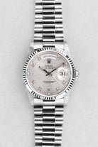 QLZP-cQ Rolex Day-Date réf. 18239A en or blanc et diamants de 1992 – Garantie d'origine Wempe - Front