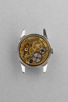 QMMB 罕見的 Zenith Pilot 不鏽鋼與 Radium「Crème Brûlée」腕錶，circa 1945 - 機芯