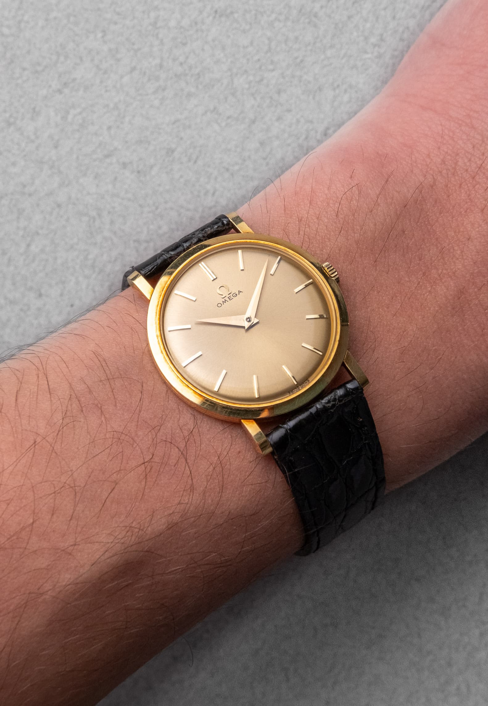 QUVZ Superbe Omega 14370 « Dress Watch » en or jaune de 1958 - Lifestyle