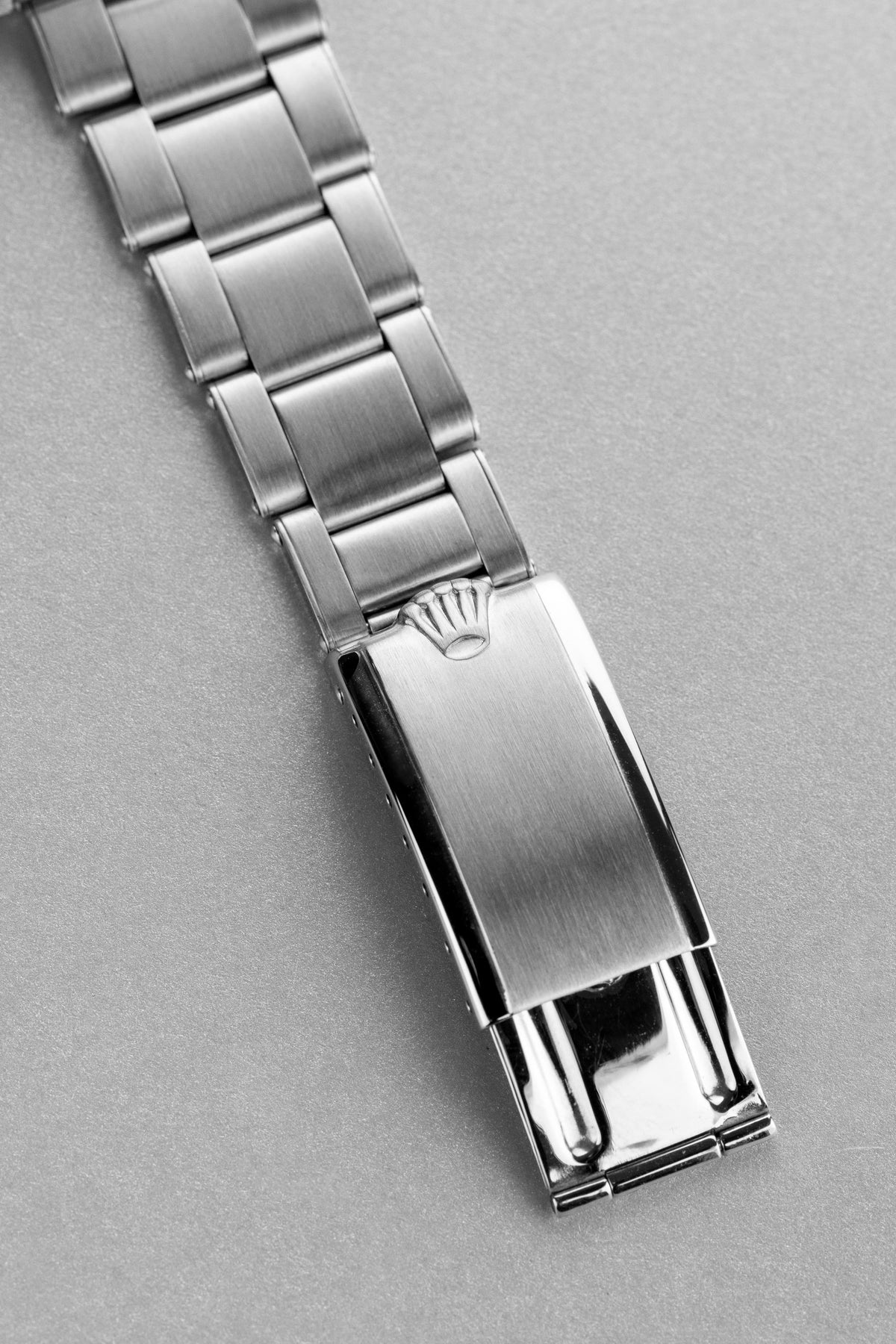 QV6C Superb 1963 Tudor Submariner Ref. 7928 Gilt “Mark 3” – Pointed Crown Guards - Buckle Outside