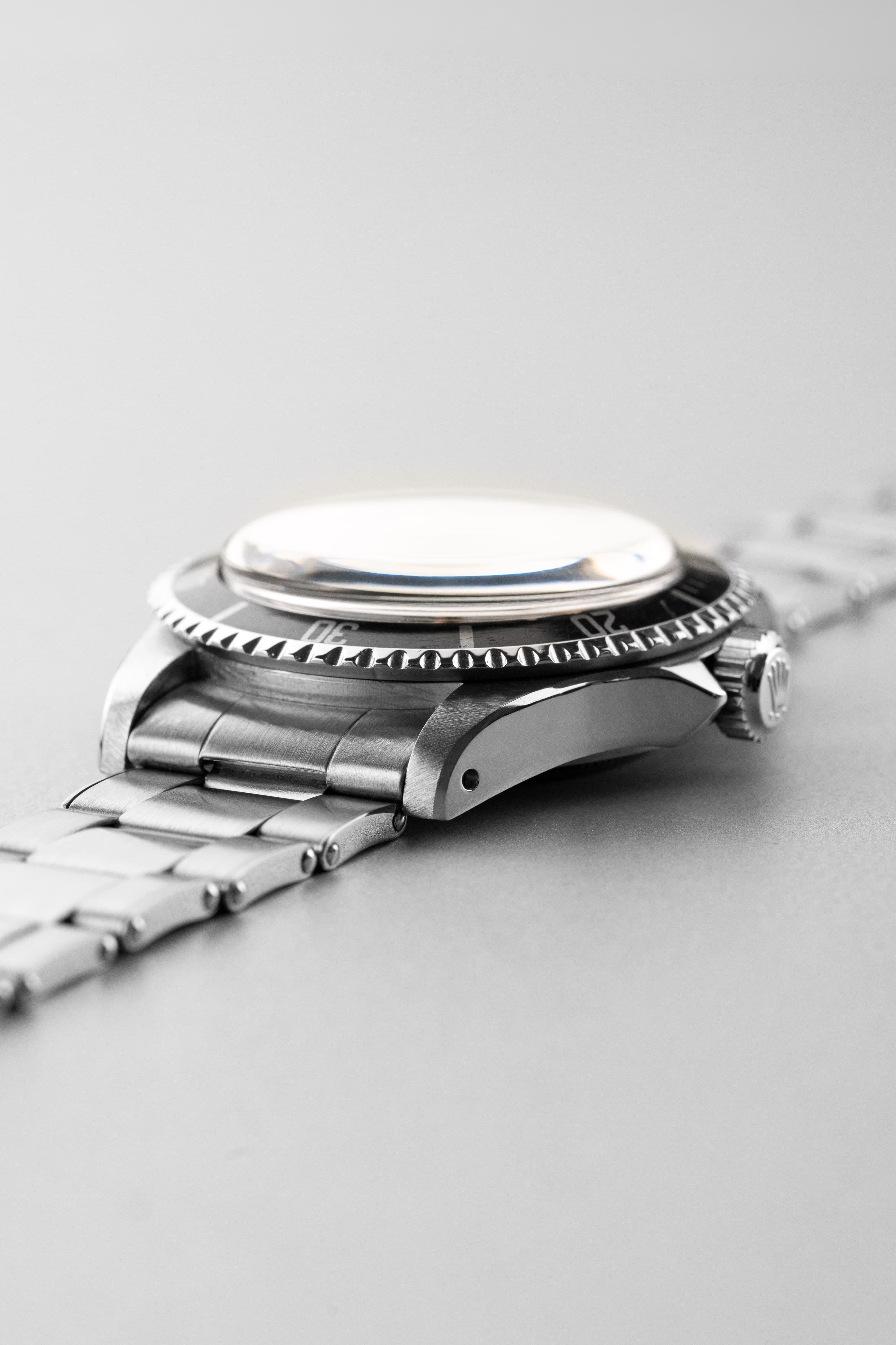 QV6C Superbe Tudor Submariner réf. 7928 Gilt « Mark 3 » de 1963 – Pointed Crown Guards - Right side