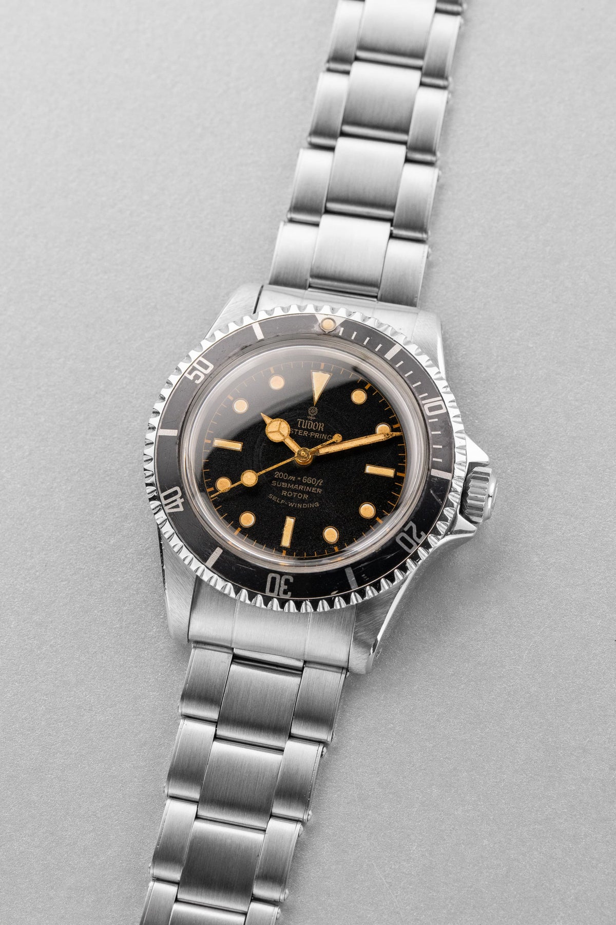 QV6C Superb 1963 Tudor Submariner Ref. 7928 Gilt “Mark 3” – Pointed Crown Guards - Three Quarters