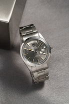 R99U Tudor Date-Day ref. 7017/0 in acciaio del 1969 – Quadrante Taupe - Panoramica