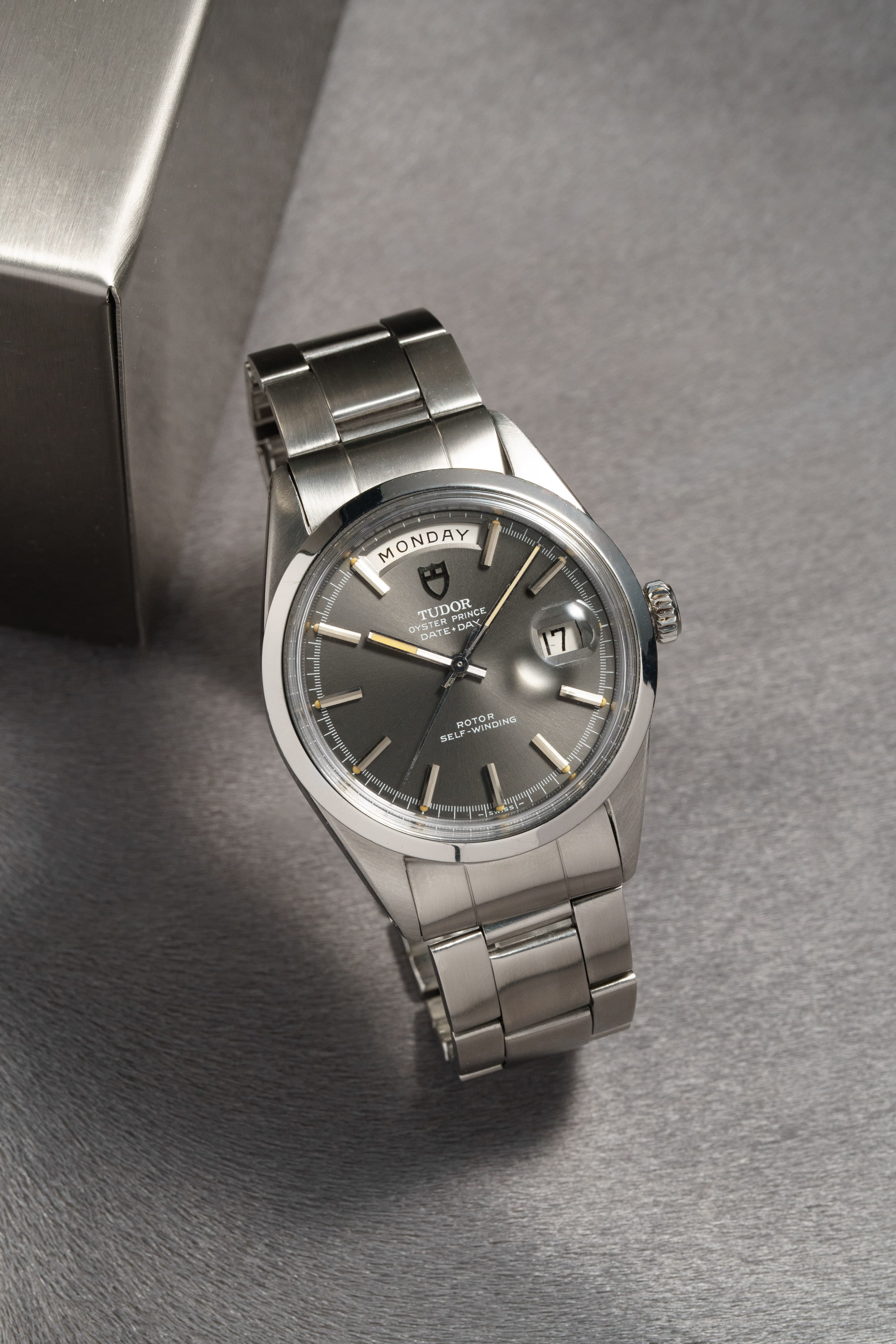 R99U Tudor Date-Day ref. 7017/0 in acciaio del 1969 – Quadrante Taupe - Panoramica