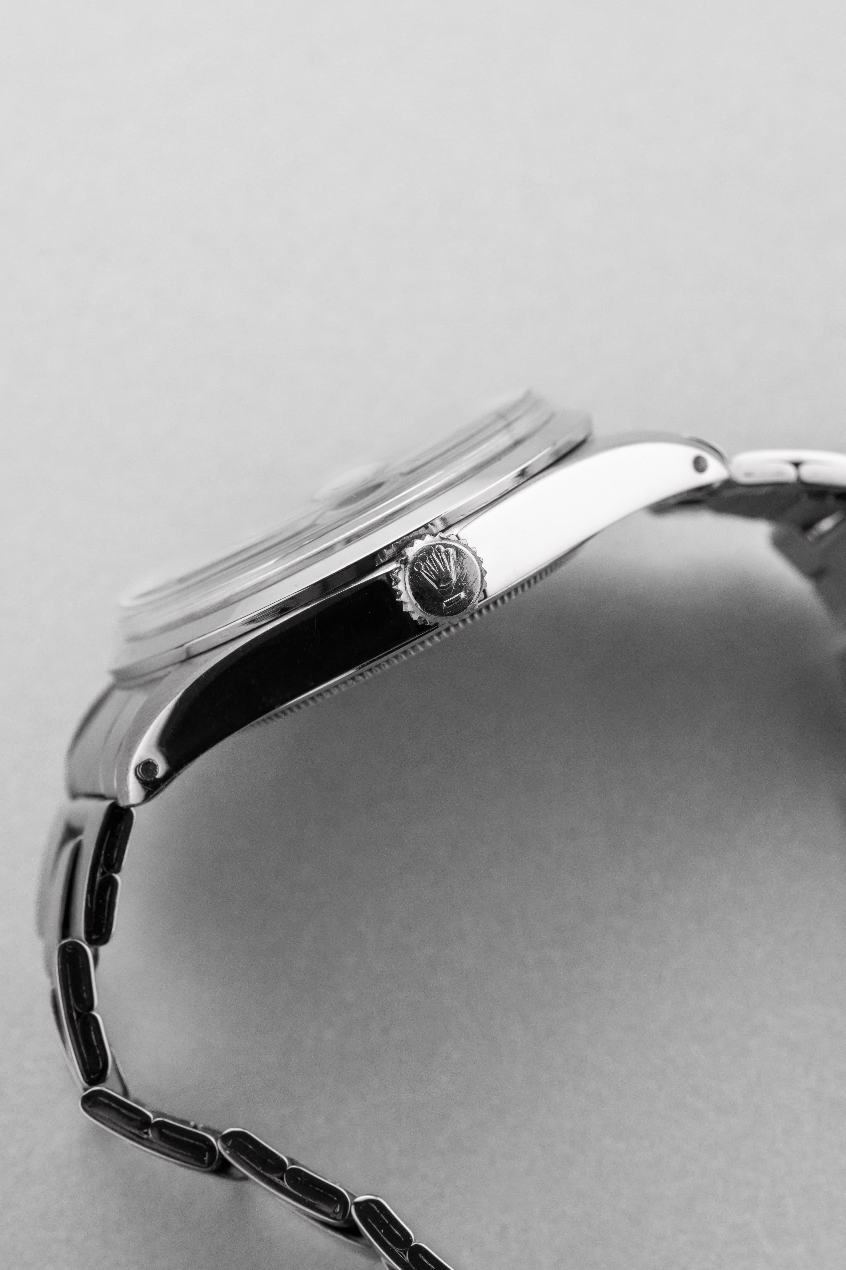 R99U Tudor Date-Day ref. 7017/0 in acciaio del 1969 – Quadrante Taupe - Lato destro