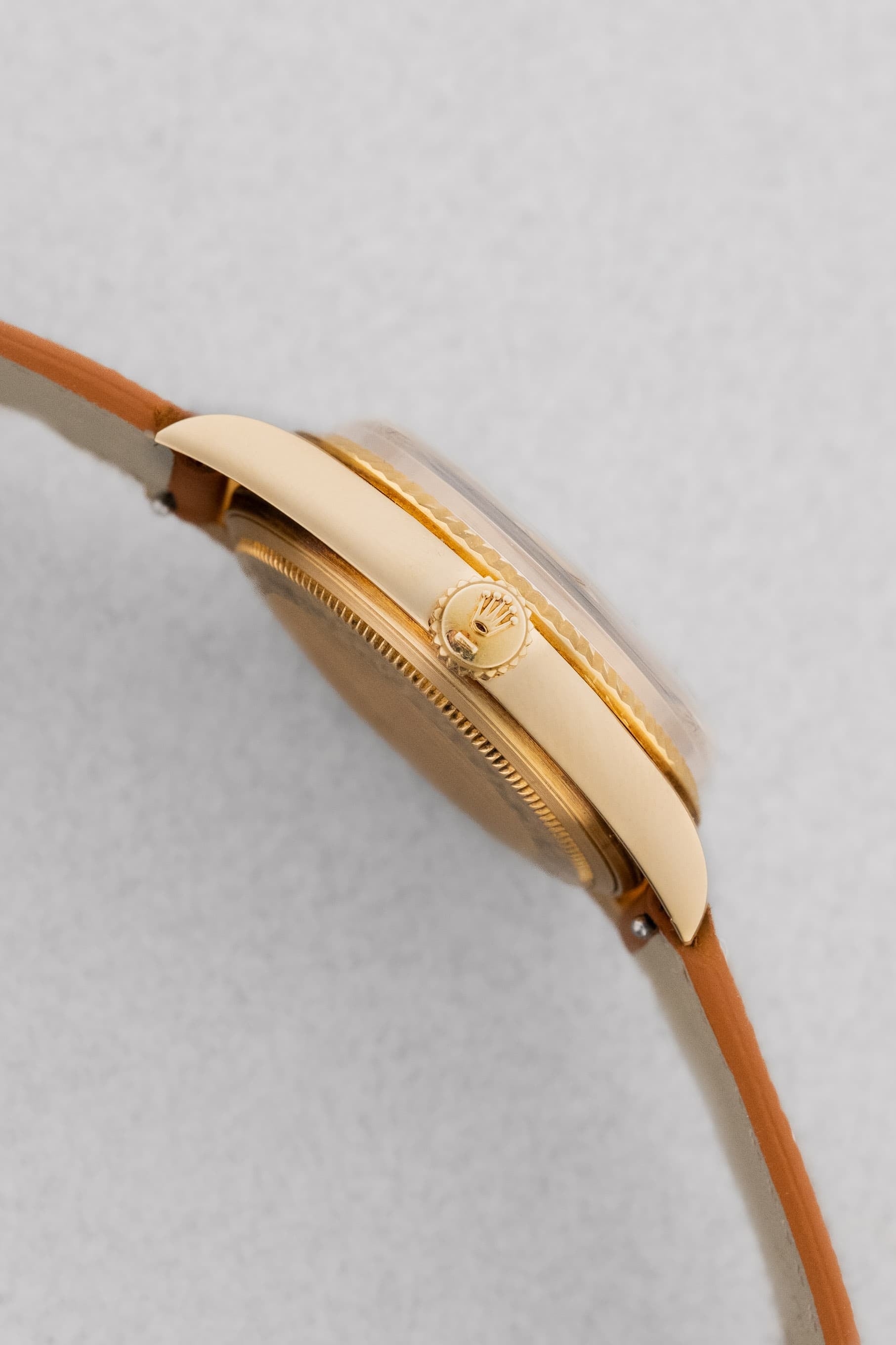 RKJL Superbe Rolex Day-Date réf. 1803 « Silver Wide Boy » de 1972 - Right side