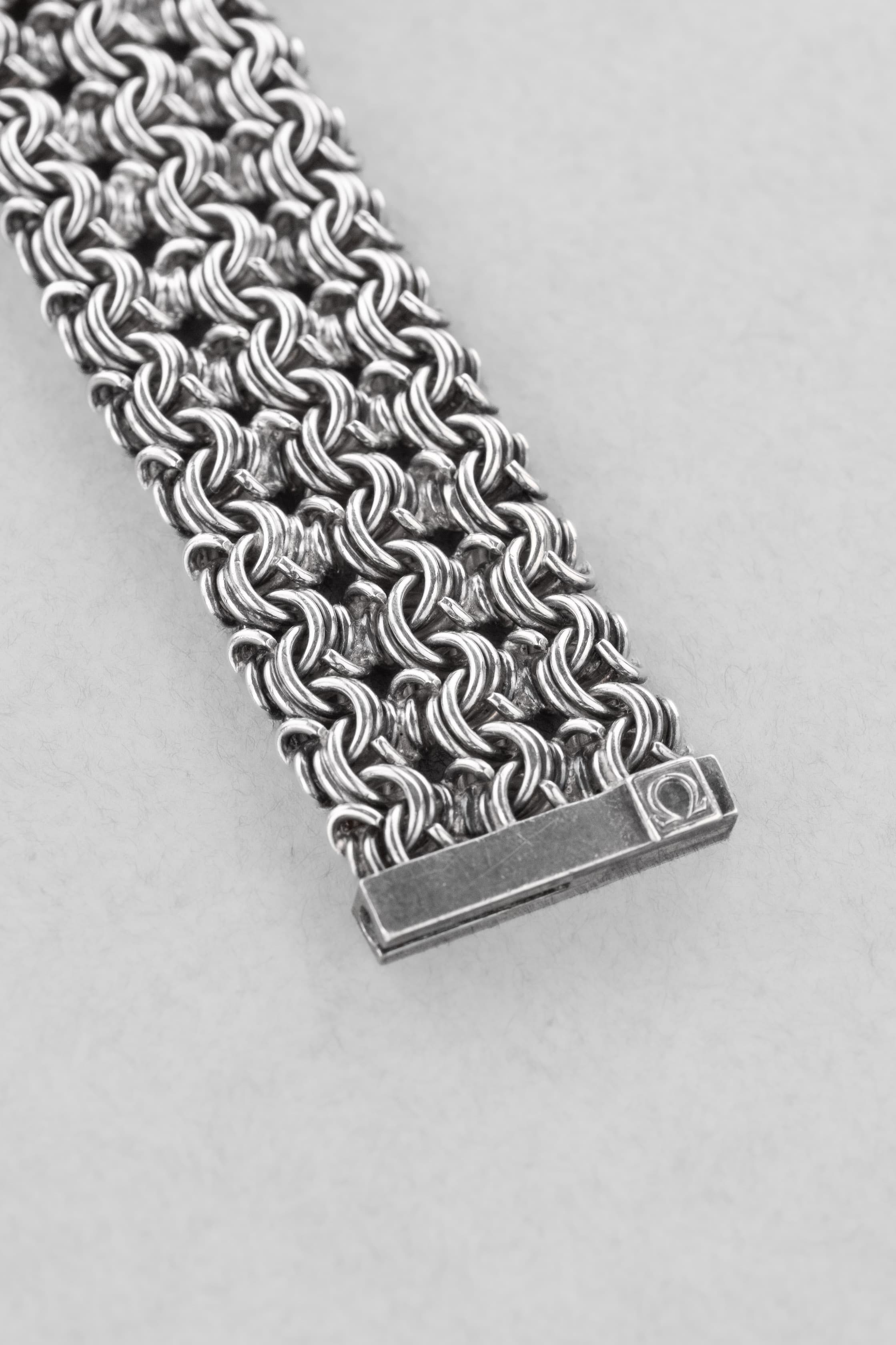 S2PP Omega De Ville « Jeux d'Argent » Emerald par Andrew Grima, réf. 8272 en argent massif, de 1972 - Buckle Outside