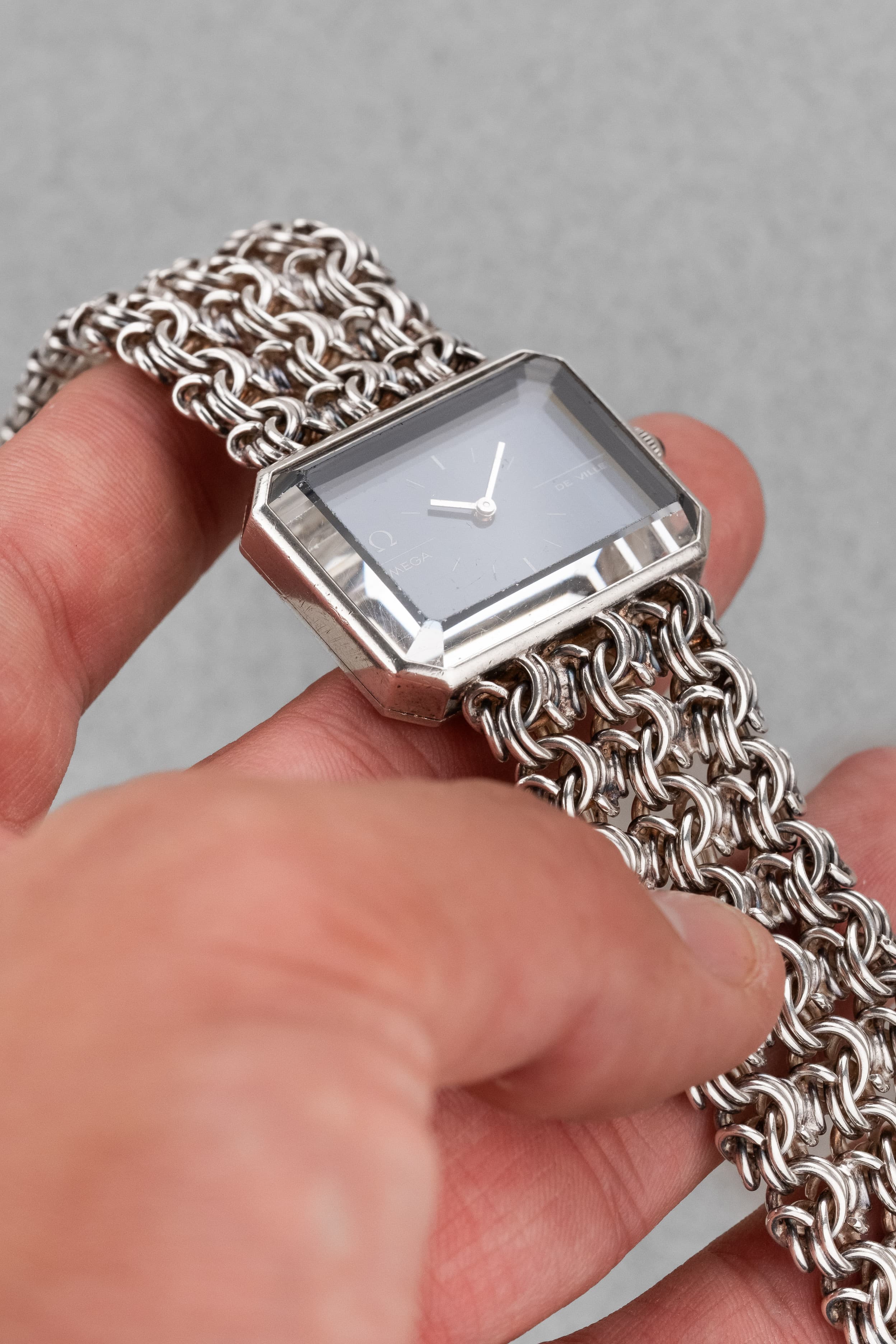 S2PP Omega De Ville « Jeux d'Argent » Emerald par Andrew Grima, réf. 8272 en argent massif, de 1972 - Feature