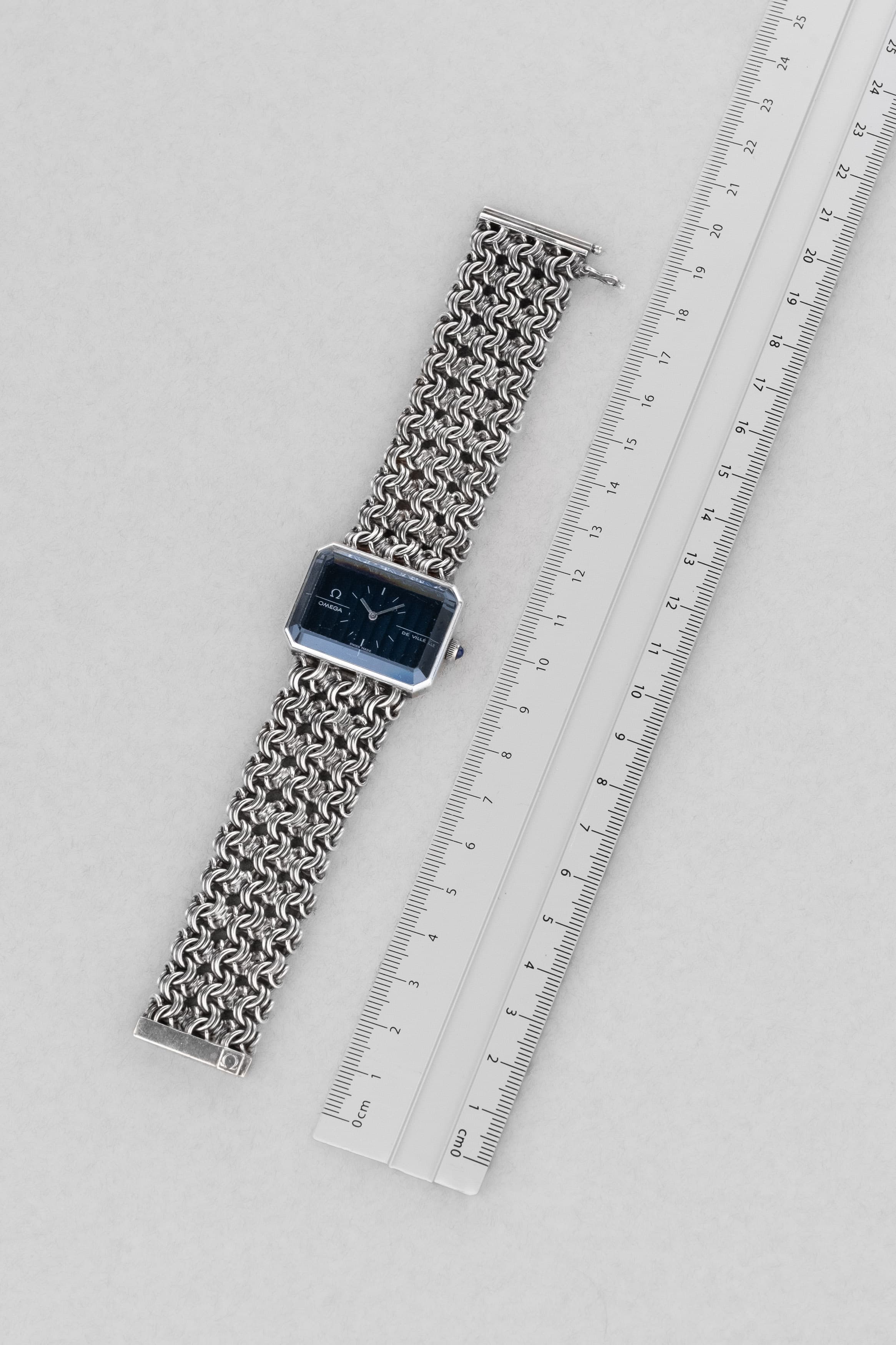 S2PP Omega De Ville « Jeux d'Argent » Emerald par Andrew Grima, réf. 8272 en argent massif, de 1972 - Overview