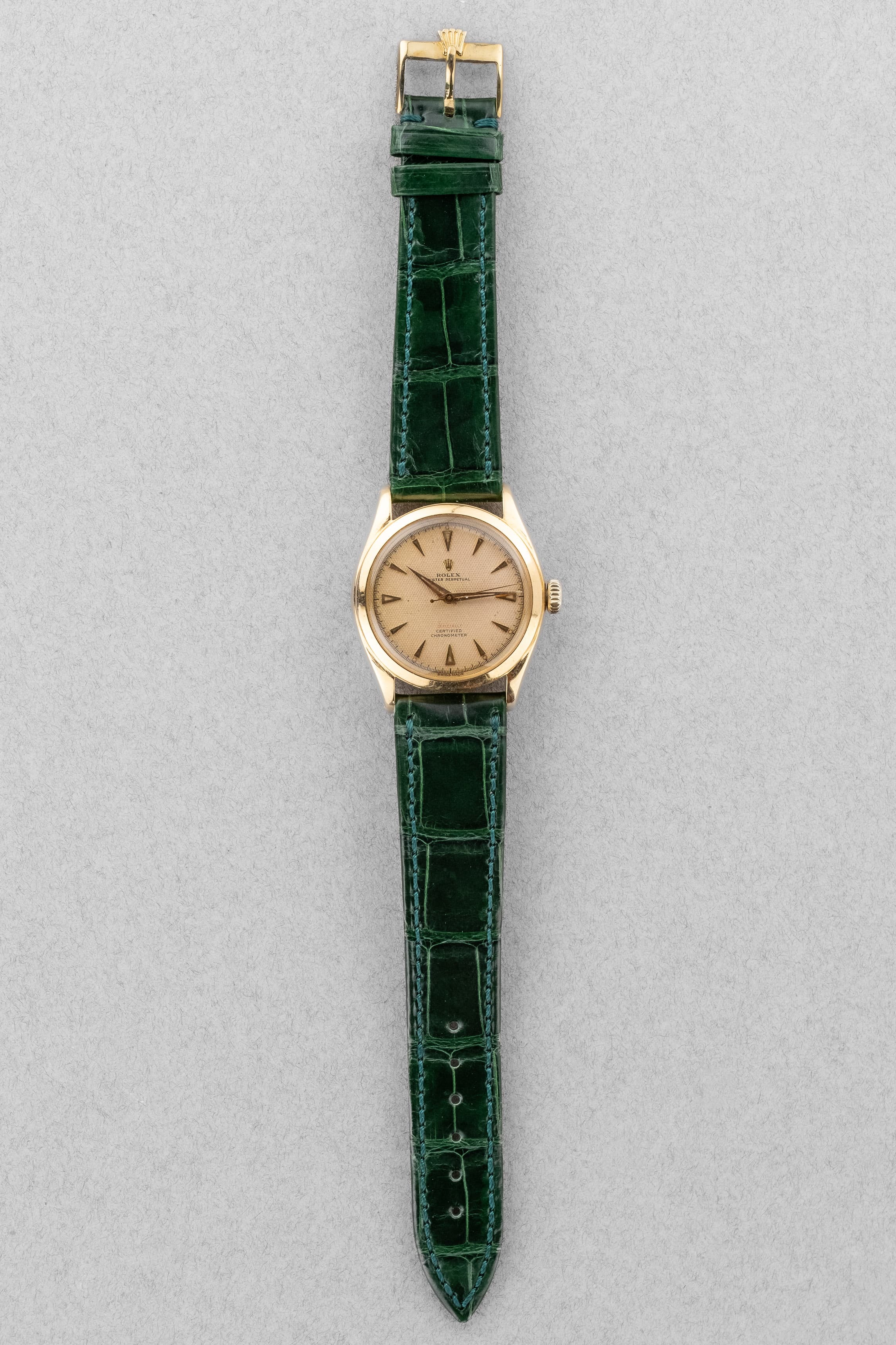 SCLL Rolex Oyster Perpetual réf. 6084 « Honeycomb OCC Red Writing Semi-Bubbleback » de 1952 - Overview