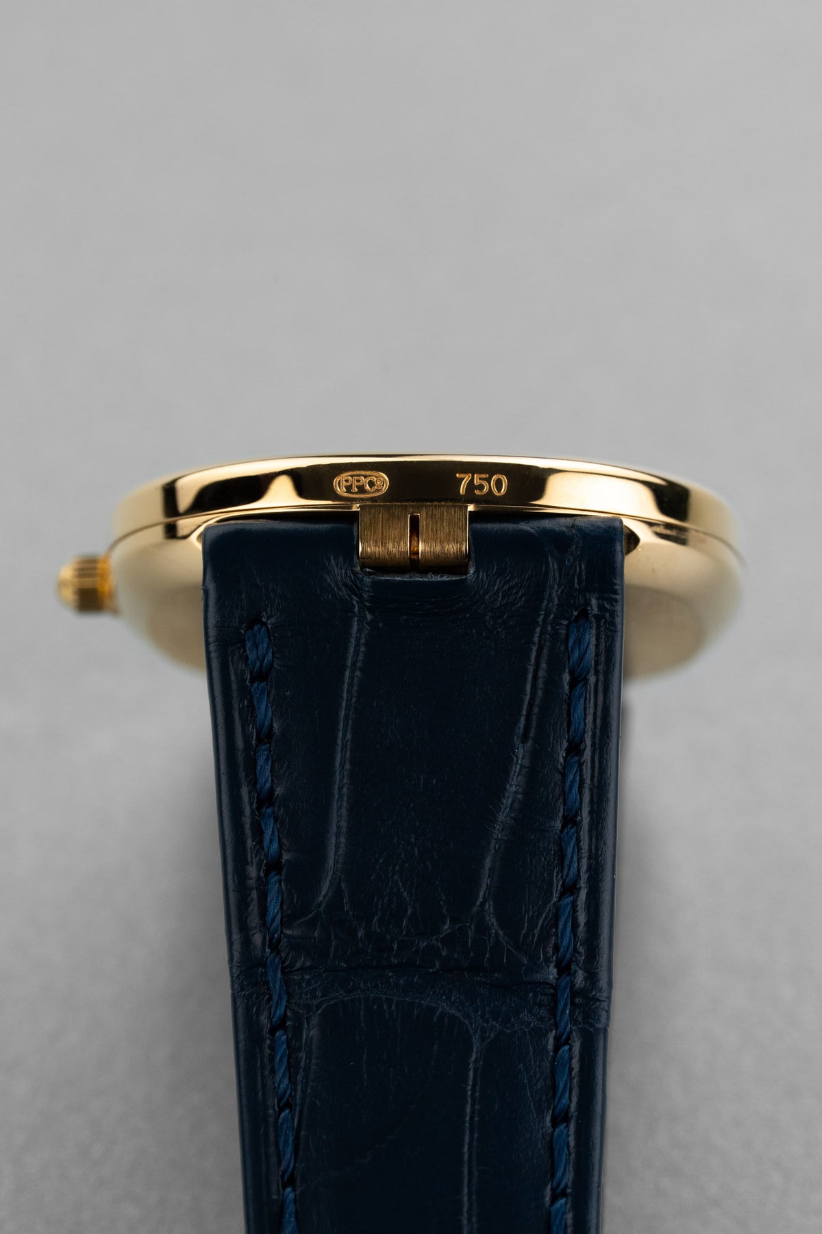 SKP2 精美的 Patek Philippe Ellipse d’Or「Jumbo」型號 3738 自動上鍊腕錶——藍色字盤 & Cal. 240 微型擺陀 - 印記