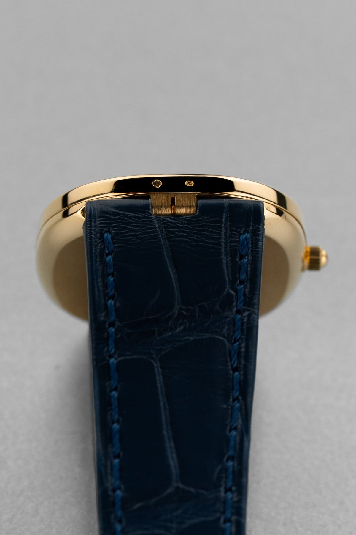 SKP2 精美的 Patek Philippe Ellipse d’Or「Jumbo」型號 3738 自動上鍊腕錶——藍色字盤 & Cal. 240 微型擺陀 - 印記