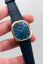 SKP2 精美的 Patek Philippe Ellipse d’Or「Jumbo」型號 3738 自動上鍊腕錶——藍色字盤 & Cal. 240 微型擺陀 - 情境照
