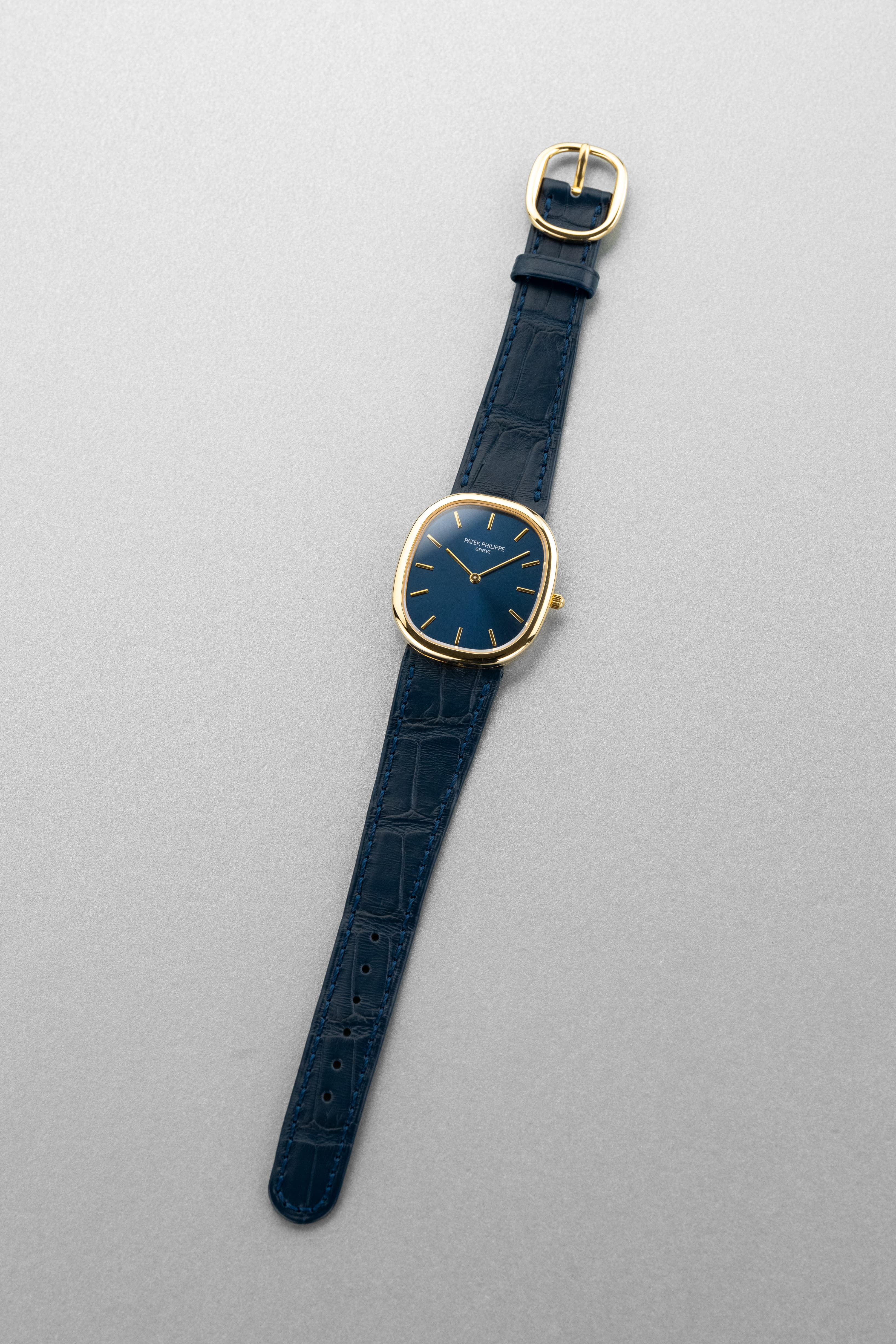 SKP2 Великолепные Patek Philippe Ellipse d’Or «Jumbo» ref. 3738 с автоподзаводом — синий циферблат и cal. 240 с микроротором - Общий вид