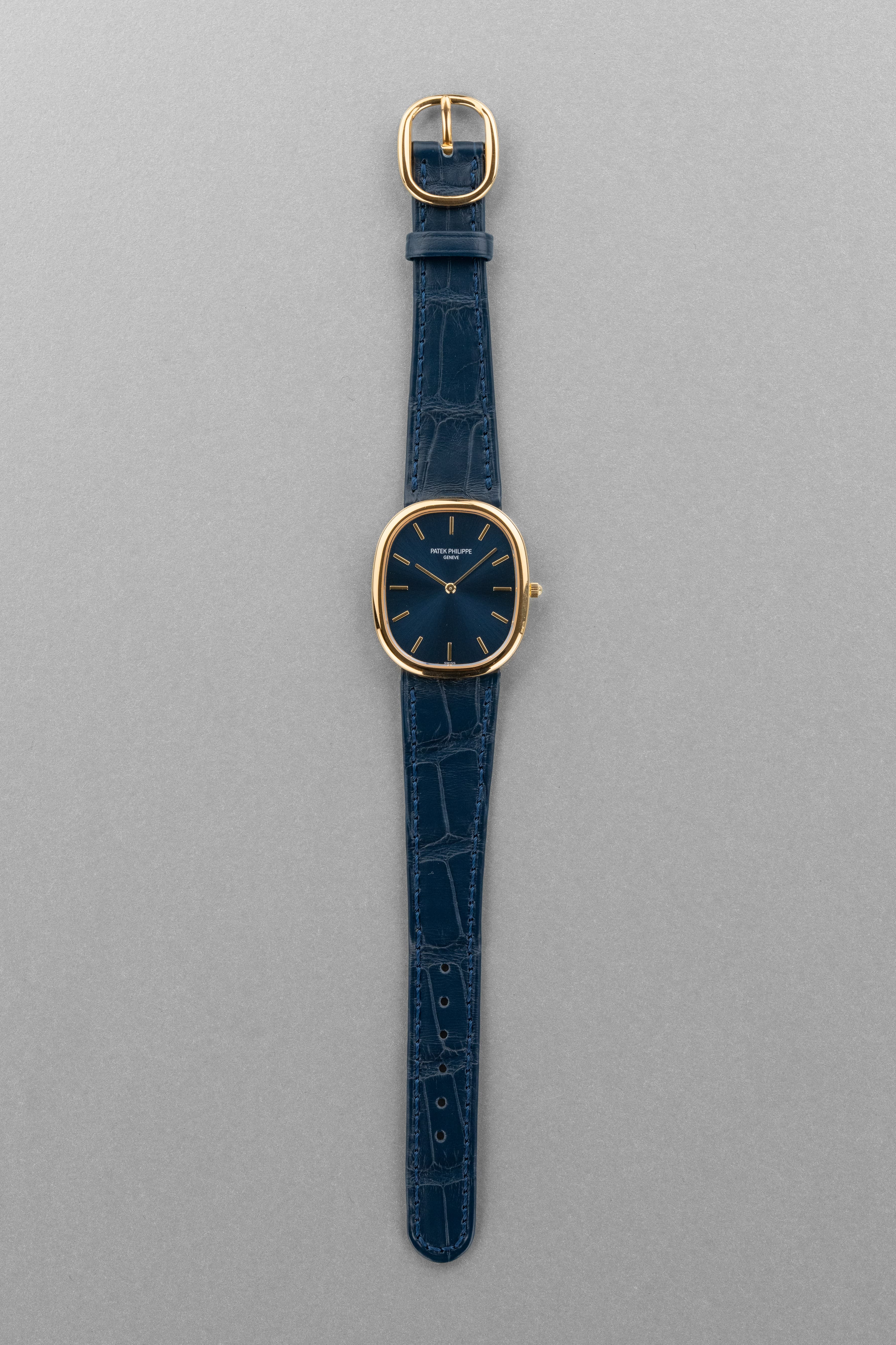 SKP2 Великолепные Patek Philippe Ellipse d’Or «Jumbo» ref. 3738 с автоподзаводом — синий циферблат и cal. 240 с микроротором - Общий вид