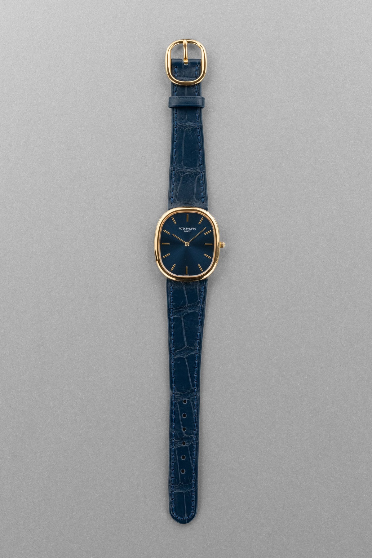 SKP2 精美的 Patek Philippe Ellipse d’Or「Jumbo」型號 3738 自動上鍊腕錶——藍色字盤 & Cal. 240 微型擺陀 - 整體圖