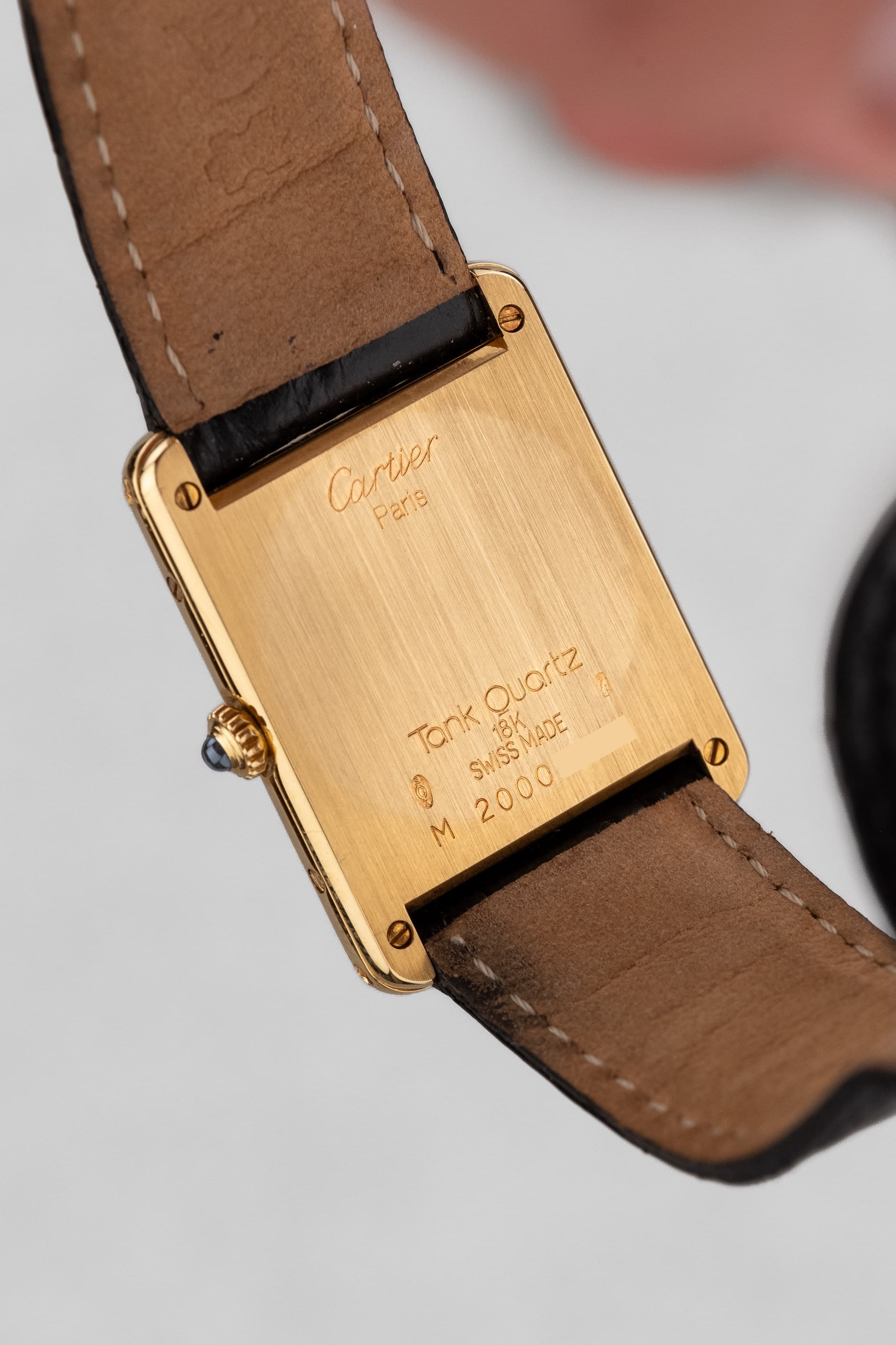 SMXY Cartier Tank Louis réf. M2000 en or jaune, circa 1990 – Parfait état et Boucle déployante en or - Back