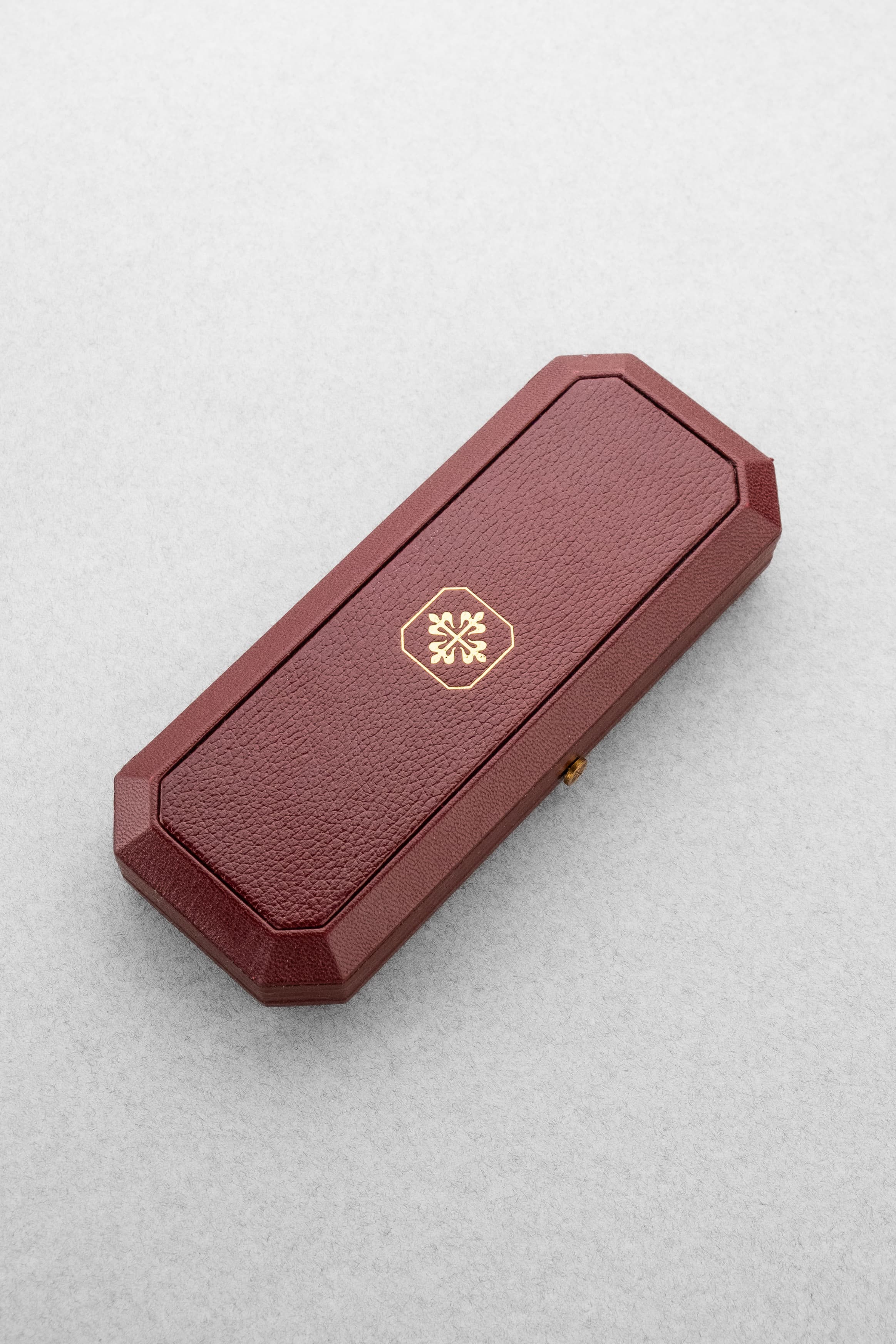 SZRR Superbe Patek Philippe Ellipse d'Or « Jumbo » réf. 3738 Automatique Sigma, Full Set, Cal. 240 Micro-Rotor - Box