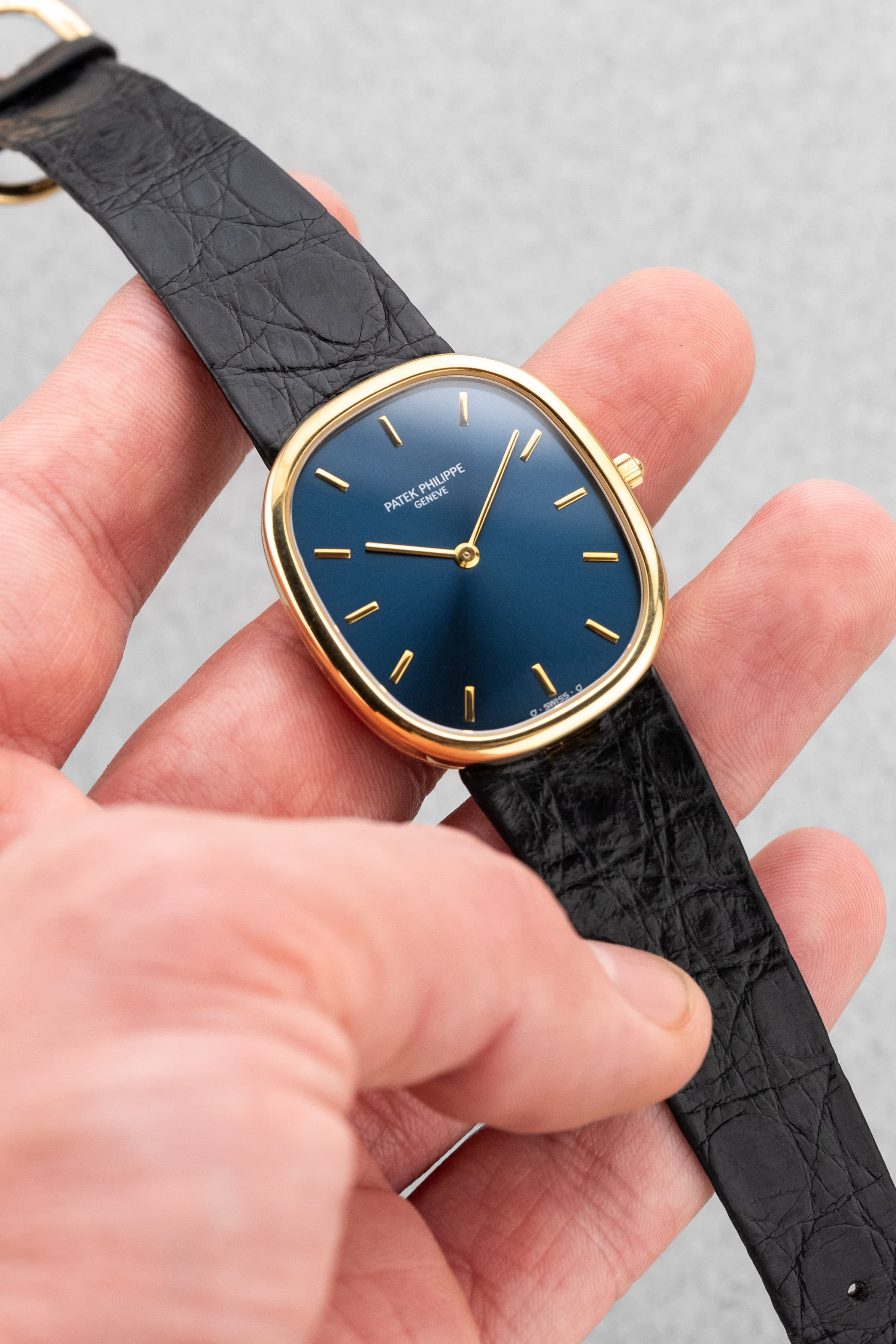 SZRR Superbe Patek Philippe Ellipse d'Or « Jumbo » réf. 3738 Automatique Sigma, Full Set, Cal. 240 Micro-Rotor - Lifestyle