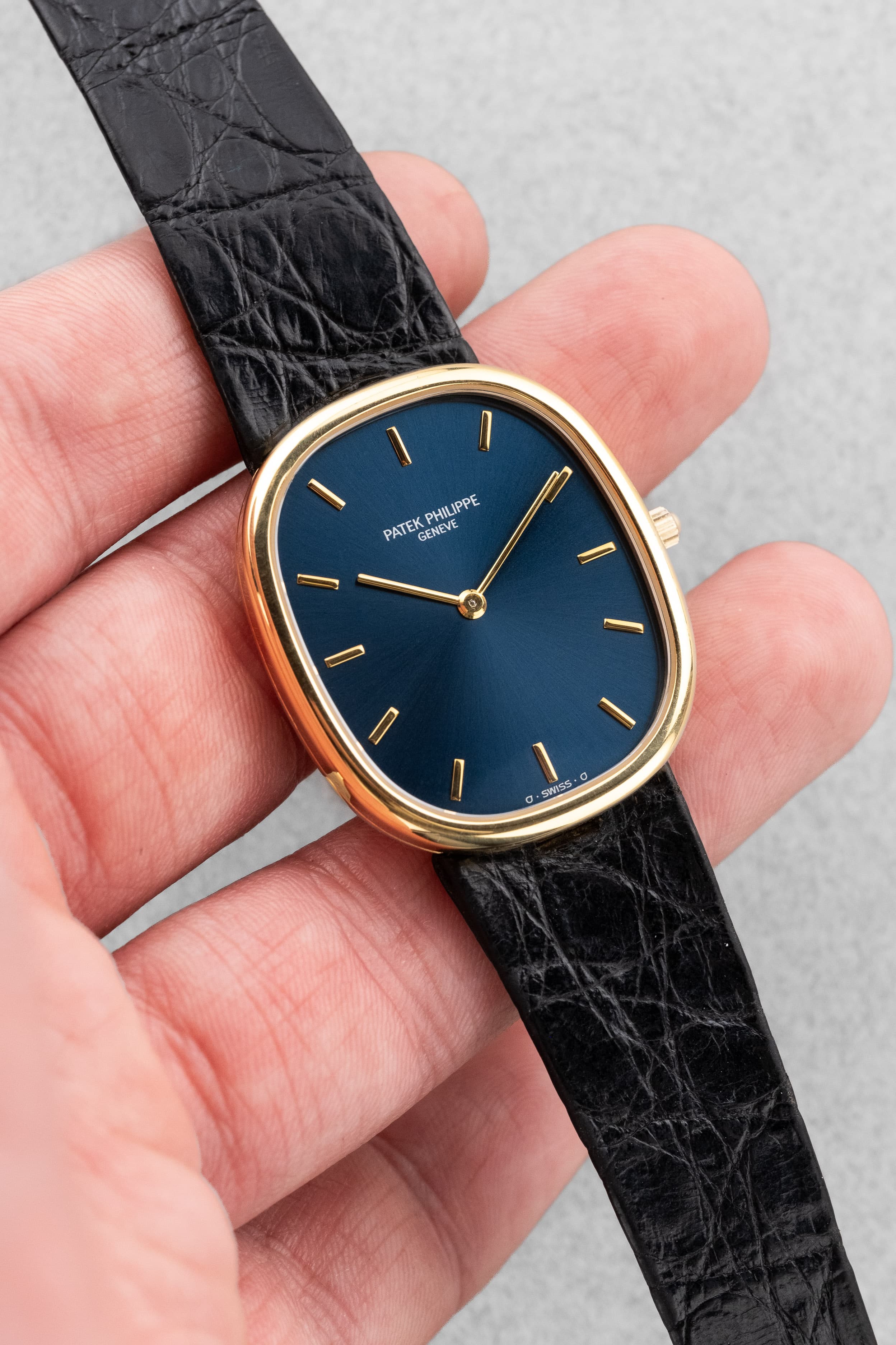 SZRR Superbe Patek Philippe Ellipse d'Or « Jumbo » réf. 3738 Automatique Sigma, Full Set, Cal. 240 Micro-Rotor - Lifestyle