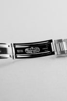 TPHB Rolex Datejust ref. 16200 스틸, 2004-2005년 – 오리지널 보증서 + 「White Roman No Lume」 다이얼 - 버클 내부
